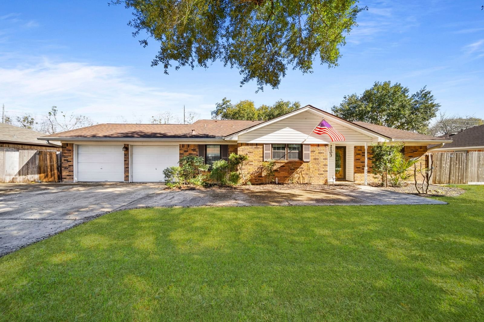 Real estate property located at 2103 Crestwood, Fort Bend, Clairmont Acres, Richmond, TX, US