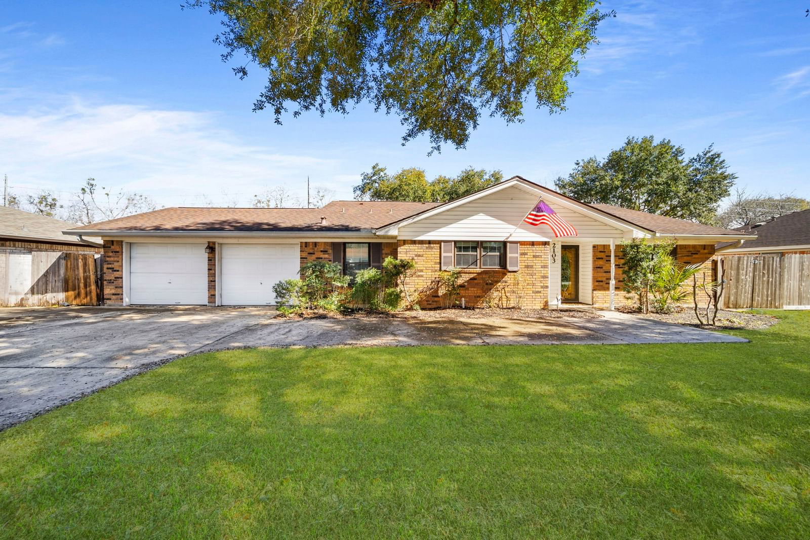 Real estate property located at 2103 Crestwood, Fort Bend, Clairmont Acres, Richmond, TX, US