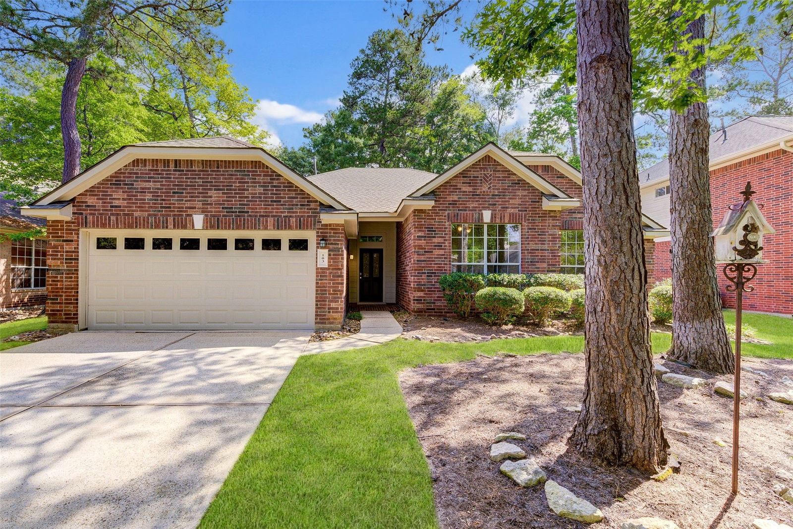 Real estate property located at 103 Hobbit Glen, Montgomery, The Woodlands, TX, US