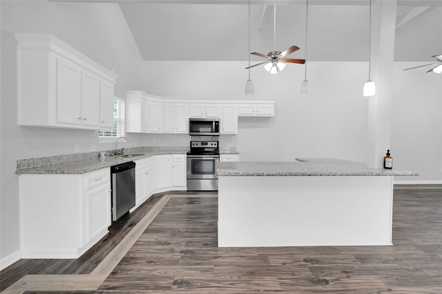 Real estate property located at 102 Lobit, Harris, La Porte, TX, US