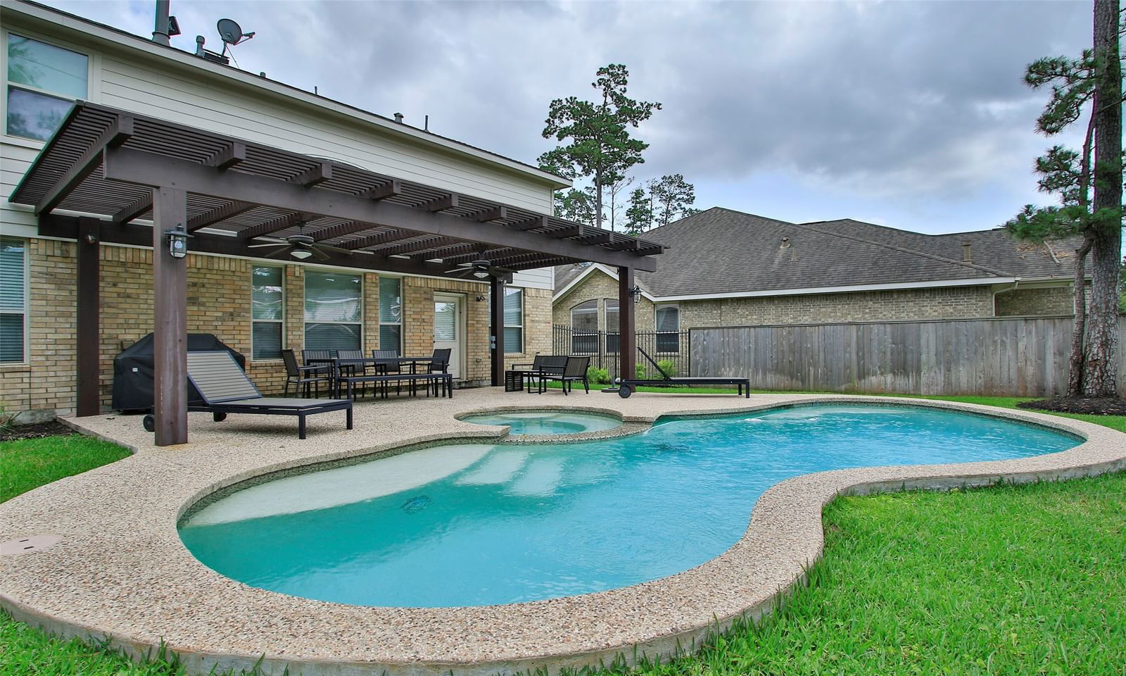 Real estate property located at 15 Fraiser Fir, Harris, The Woodlands Creekside Park 05, The Woodlands, TX, US