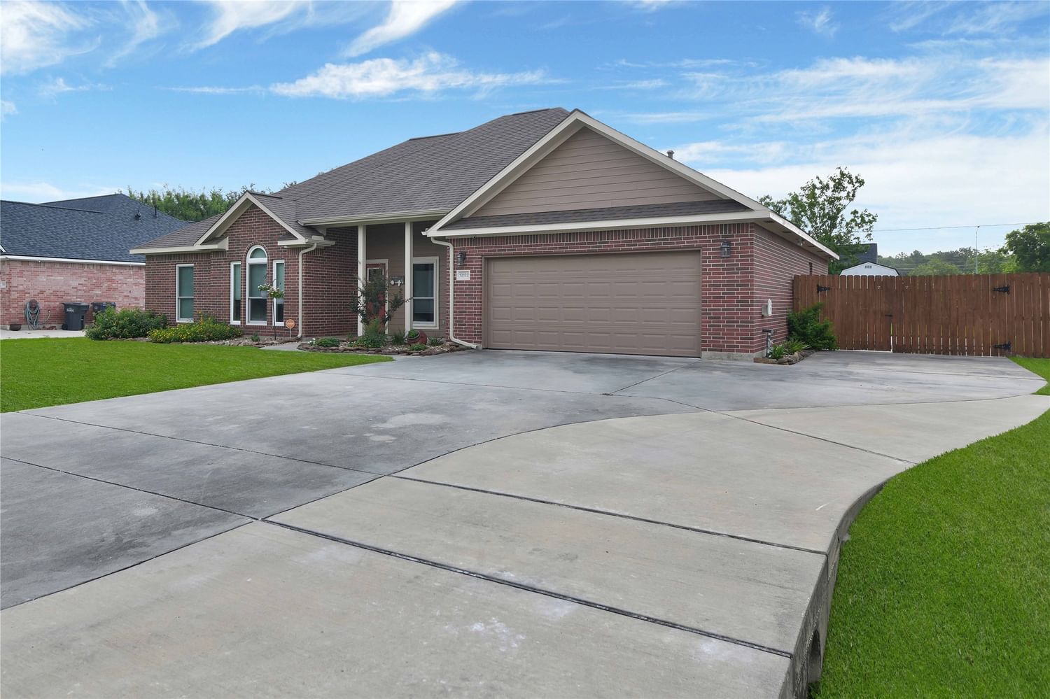 Real estate property located at 12122 Fisher, Chambers, Fishers Lndg Sec 3, Mont Belvieu, TX, US