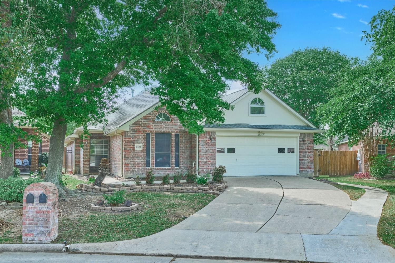 Real estate property located at 18927 Cypresswood Forest, Harris, Cypress Hollow Sec 01, Spring, TX, US