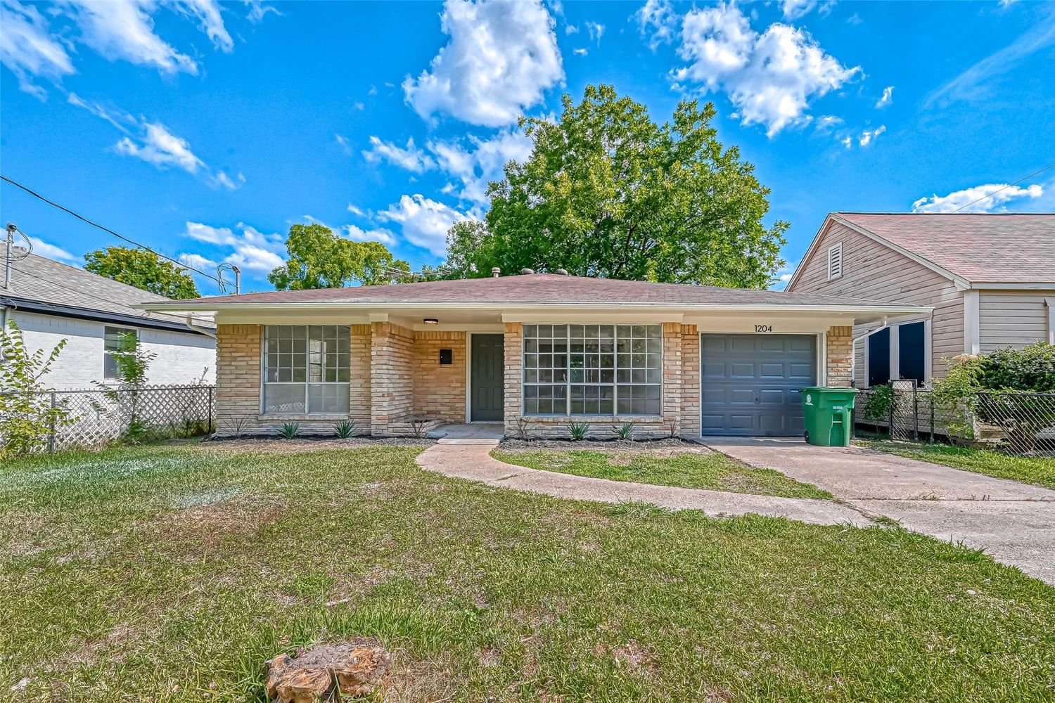 Real estate property located at 1204 Riggs, Harris, Houston, TX, US