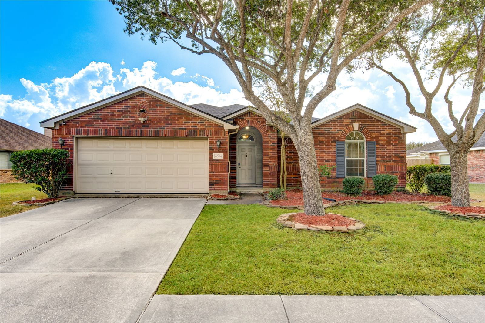 Real estate property located at 4604 Cypress Bend, Brazoria, Parks At Walnut Bend Sec 1-2, Pearland, TX, US