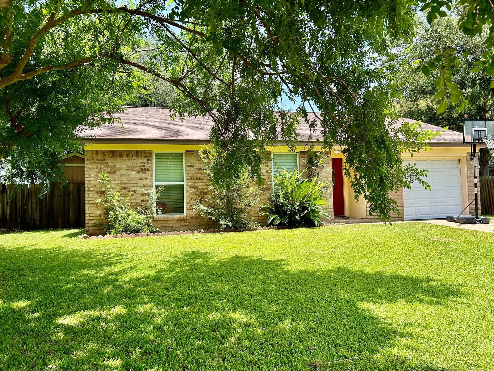 Real estate property located at 716 Betty, Brazoria, West Sub Angleton, Angleton, TX, US