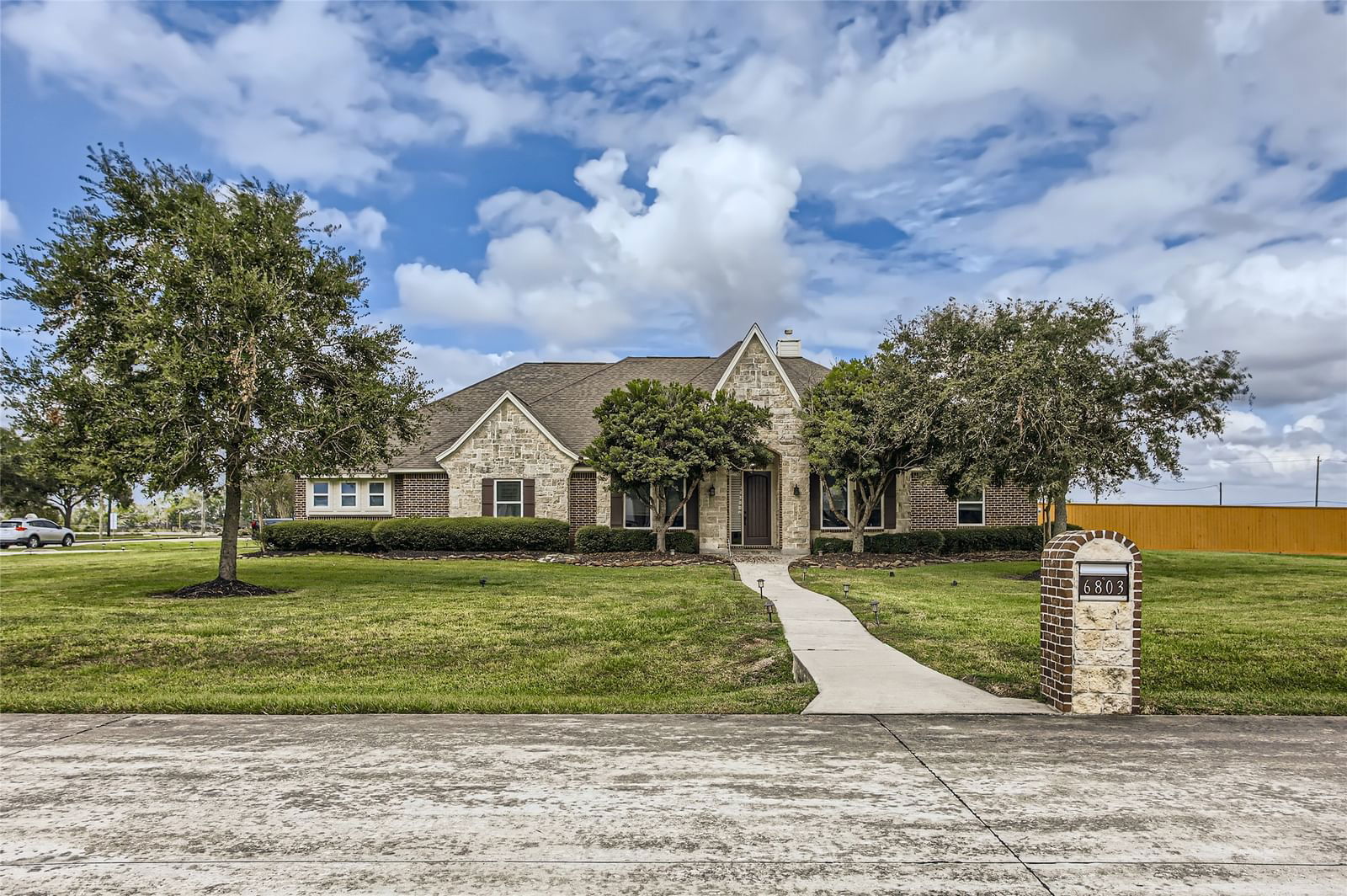 Real estate property located at 6803 Oak, Galveston, The Lakes Of Bay Area Sec 3, Dickinson, TX, US