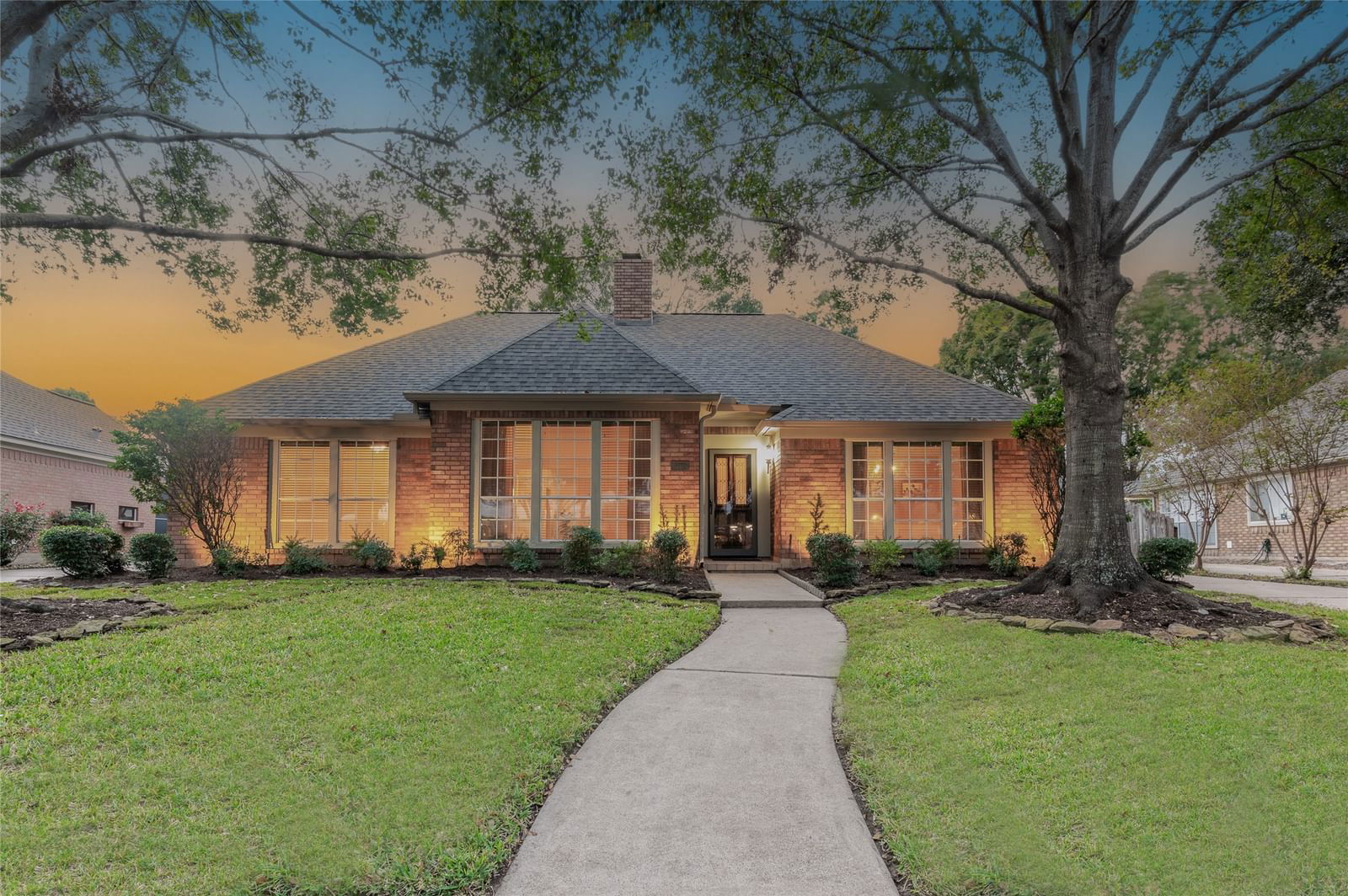 Real estate property located at 16015 Ridge Park, Harris, Southdown Village, Houston, TX, US