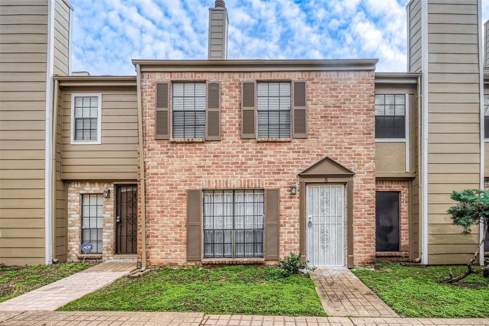 Real estate property located at 9901 Sharpcrest H5, Harris, Oxford Court T/H, Houston, TX, US