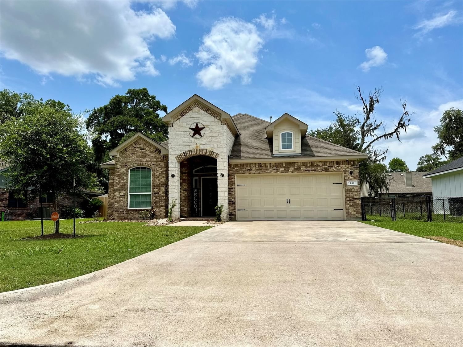 Real estate property located at 230 Edgewater Drive, Brazoria, Columbia Lakes Sec 1-2-3-4-5, West Columbia, TX, US
