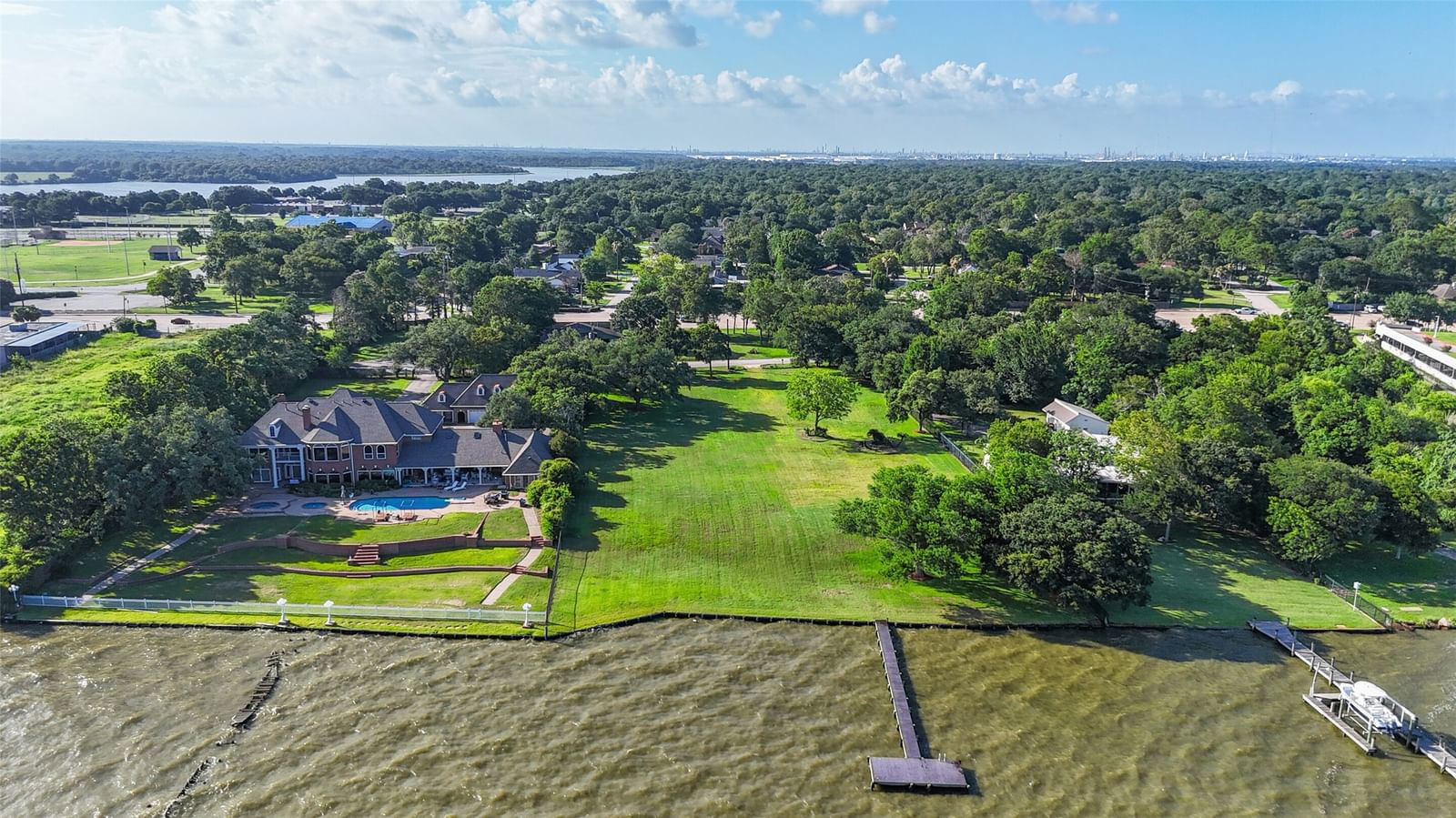 Real estate property located at 105 Mockingbird, Harris, El Cary Estates, Seabrook, TX, US