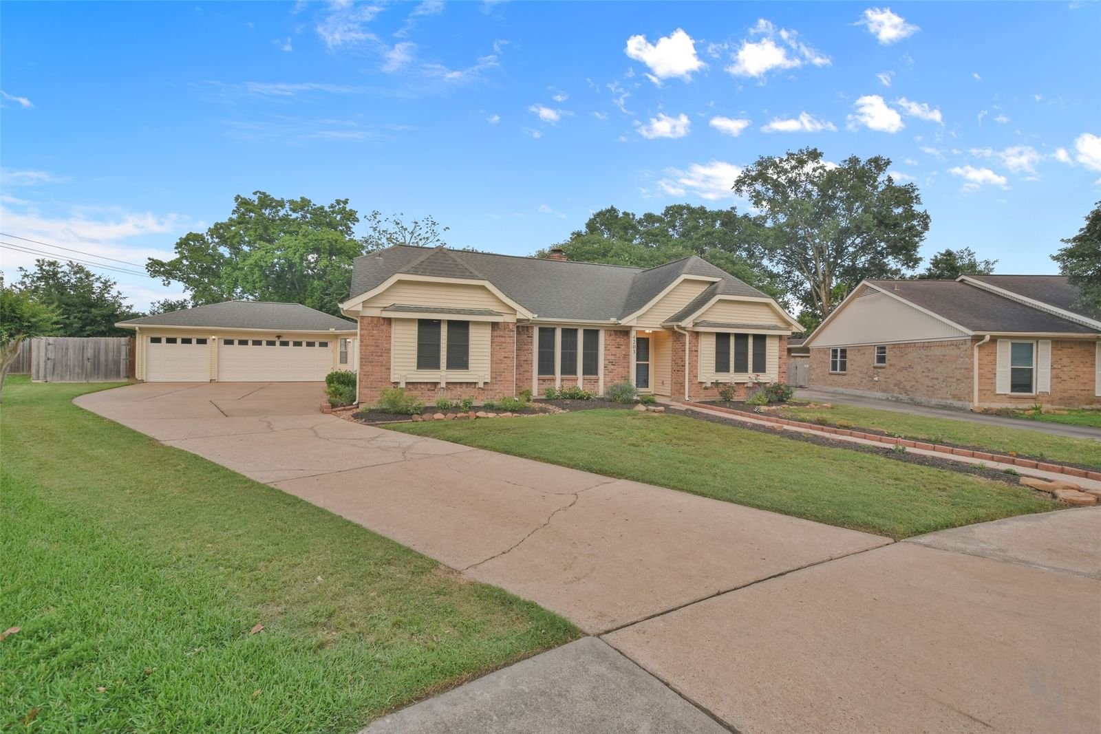 Real estate property located at 4203 Oneida, Harris, Parkgate, Pasadena, TX, US