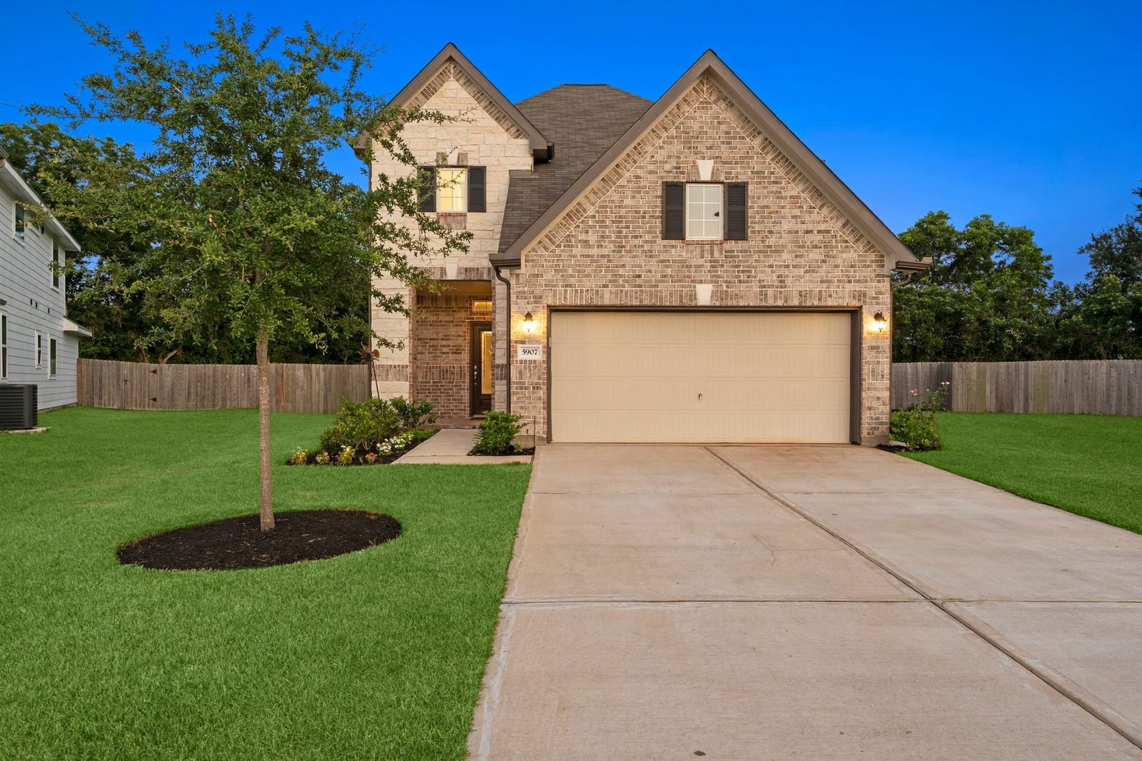 Real estate property located at 5907 Prince Place, Fort Bend, Kingdom Heights, Rosenberg, TX, US