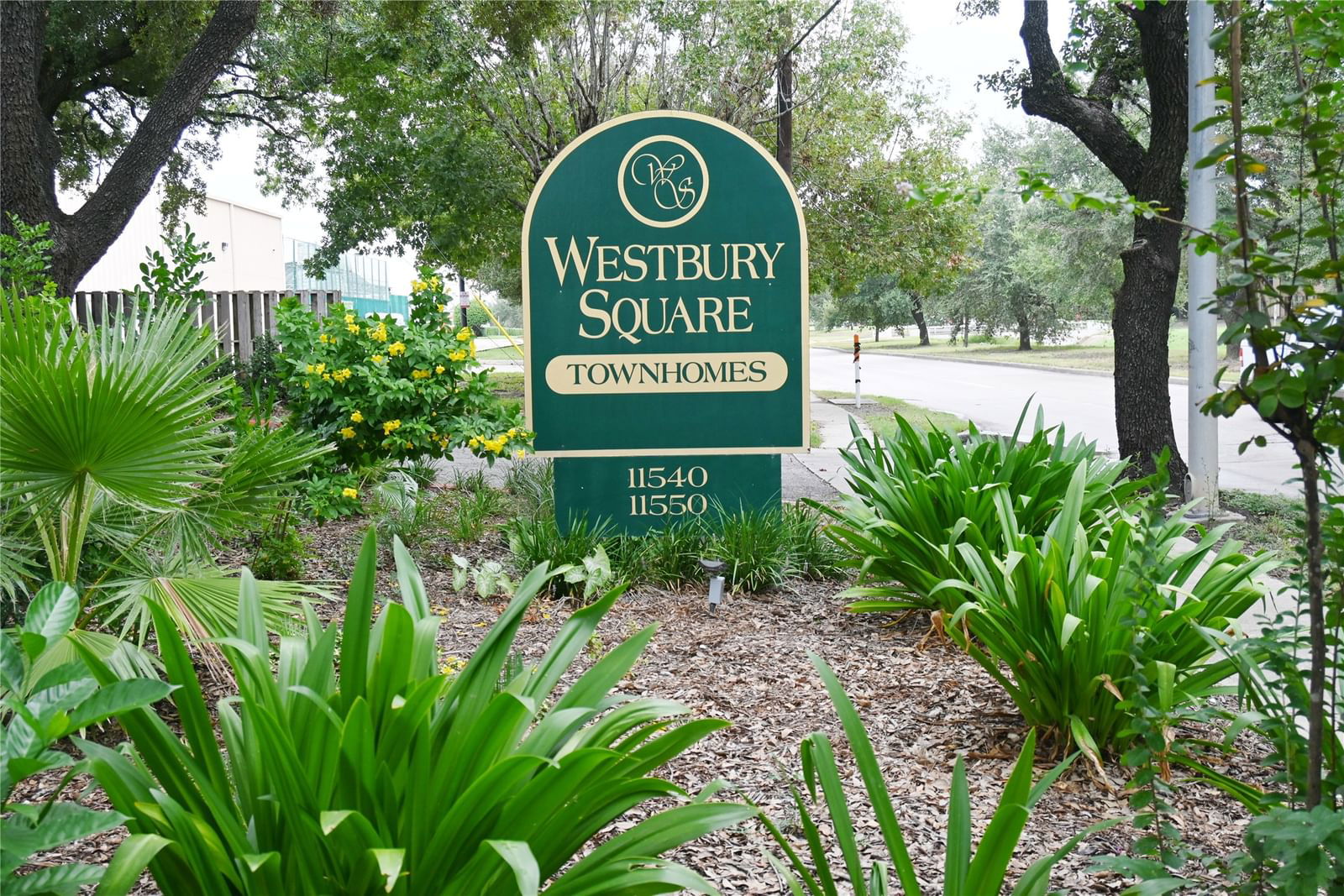 Real estate property located at 11540 Chimney Rock #212, Harris, Westbury Square T/H Condo, Houston, TX, US