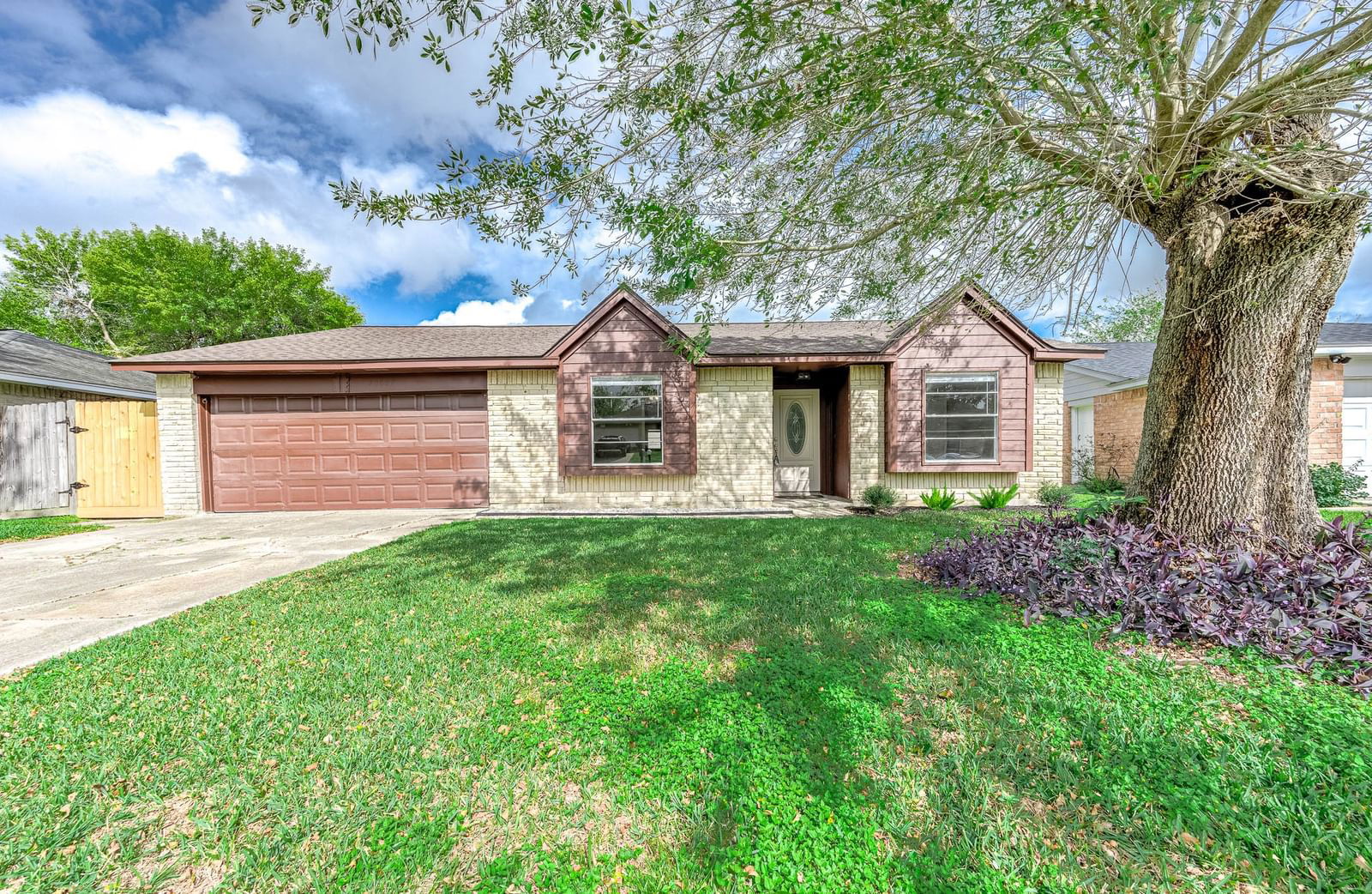 Real estate property located at 10007 Blue Bird, Harris, Meadowcrest Sec 02, La Porte, TX, US