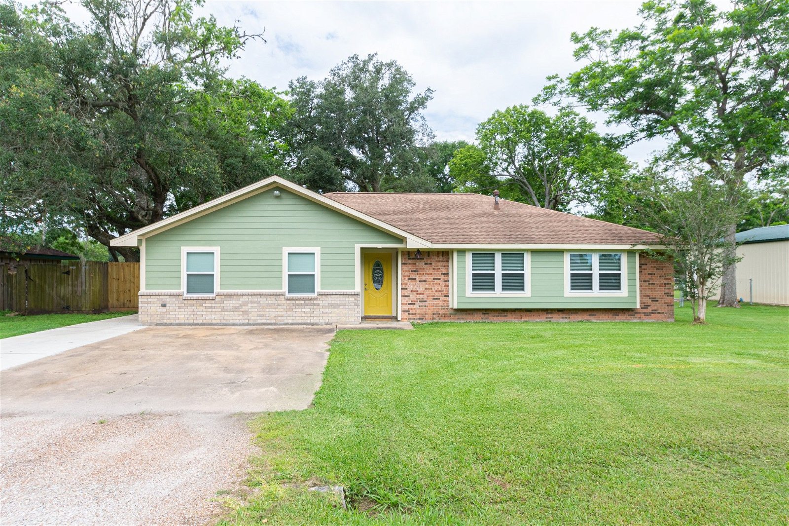 Real estate property located at 10 Redbird, Brazoria, West Columbia, TX, US