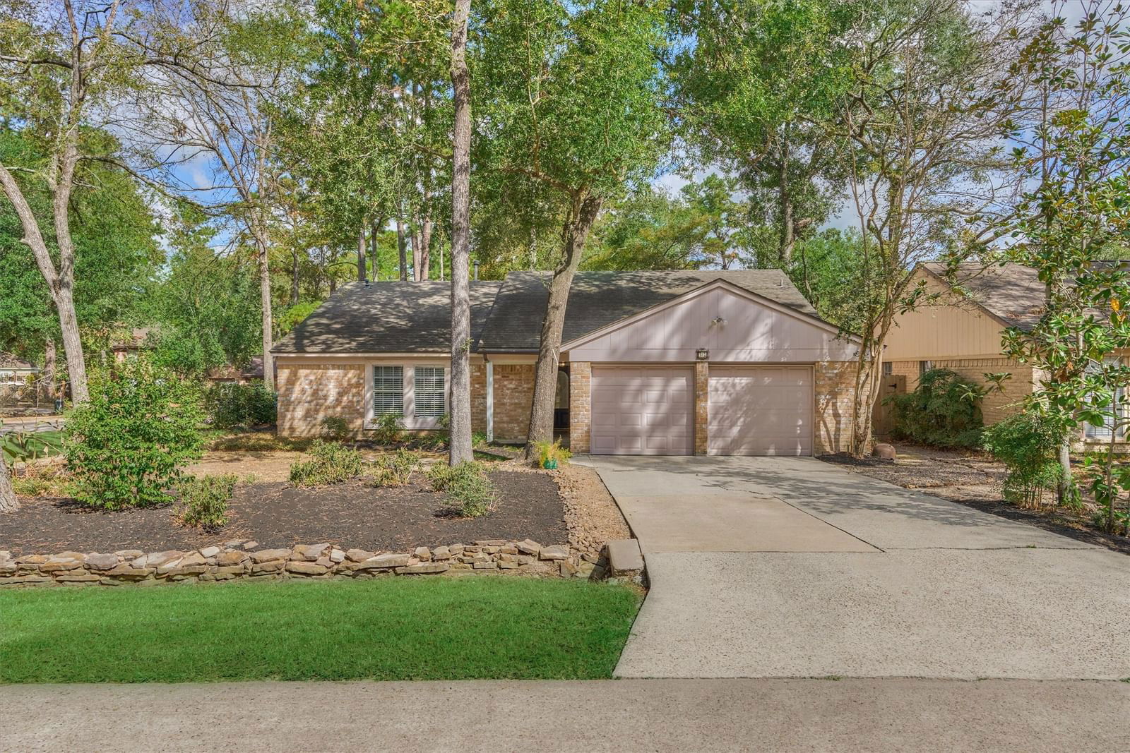 Real estate property located at 37 Yewleaf, Montgomery, The Woodlands Panther Creek, The Woodlands, TX, US