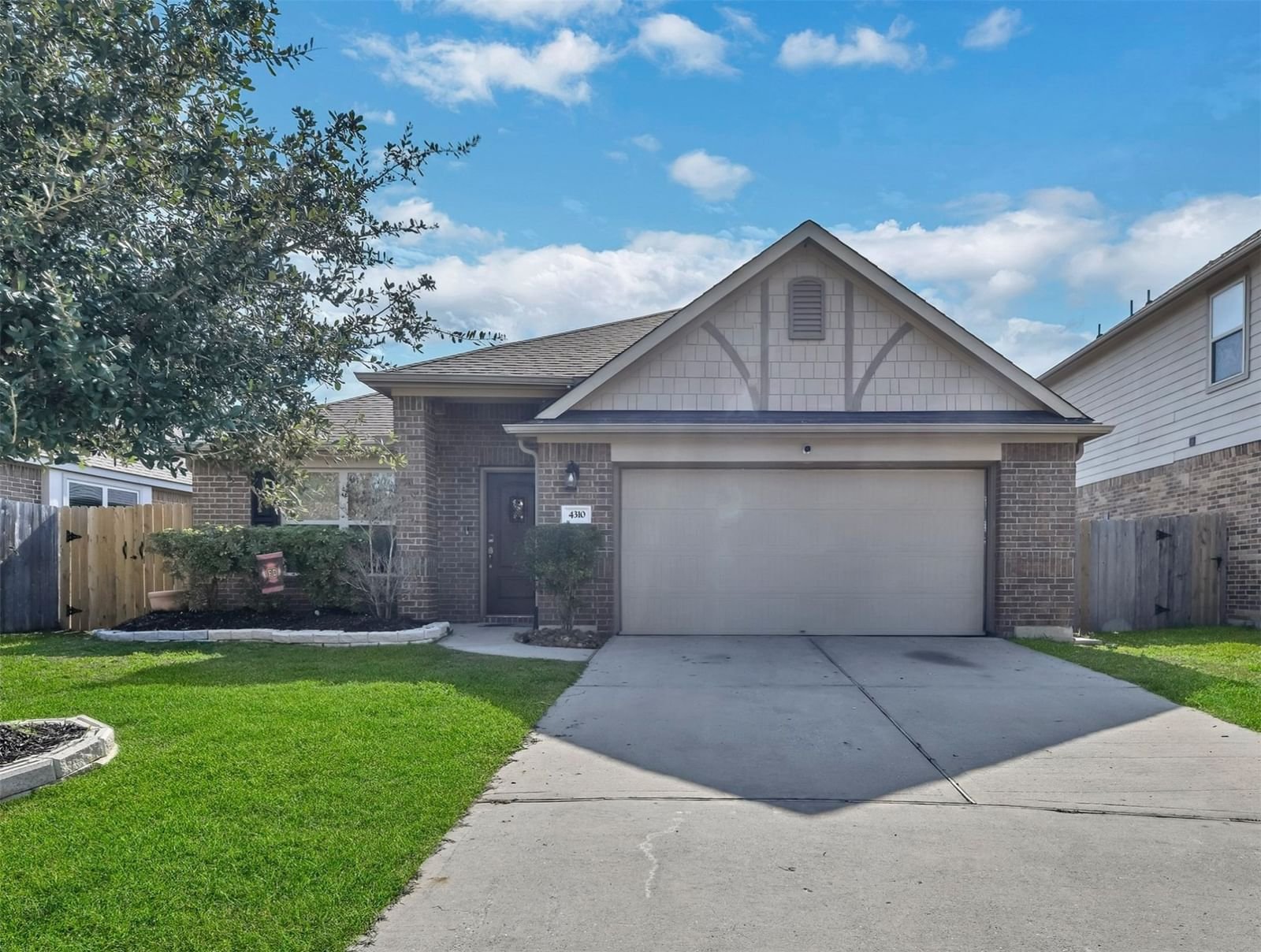 Real estate property located at 4310 Apple, Harris, Bay River Colony, Baytown, TX, US