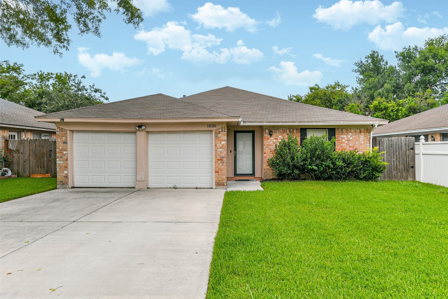 Real estate property located at 1830 Chickadee, Galveston, Clear Creek Heights Sec 2, League City, TX, US