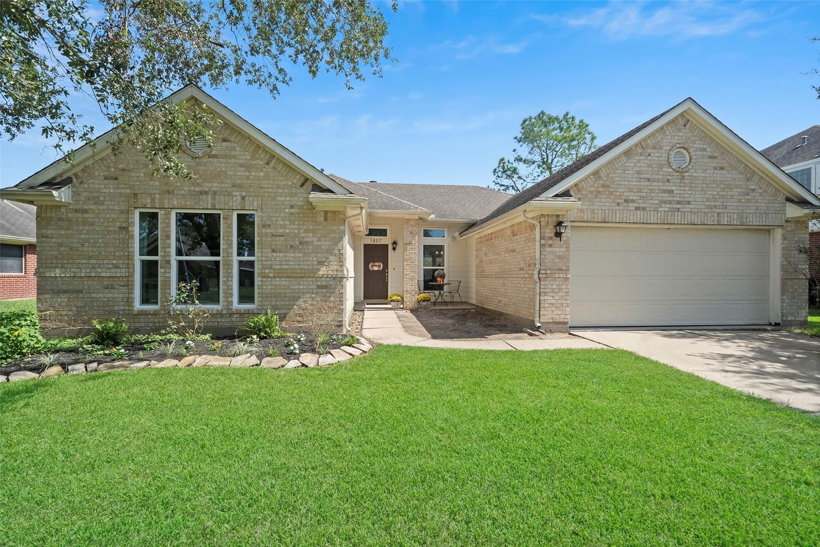 Real estate property located at 1807 Oak Lodge, Brazoria, Oakbrook Estates Sec 1, Pearland, TX, US