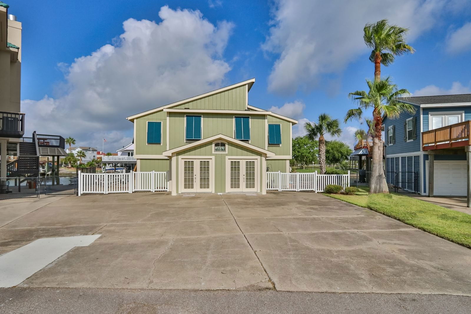 Real estate property located at 207 Kah Me Ha, Galveston, Tiki Island, Tiki Island, TX, US