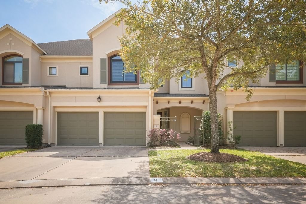 Real estate property located at 9 Sweetwater, Fort Bend, Sweetwater Court Twnhms, Sugar Land, TX, US