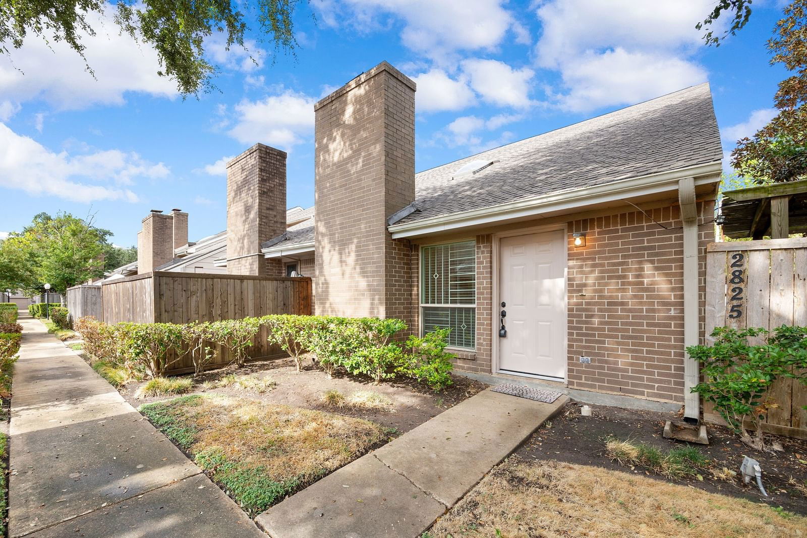 Real estate property located at 2825 Panagard #39, Harris, Westhollow Villa T/H Sec 02, Houston, TX, US