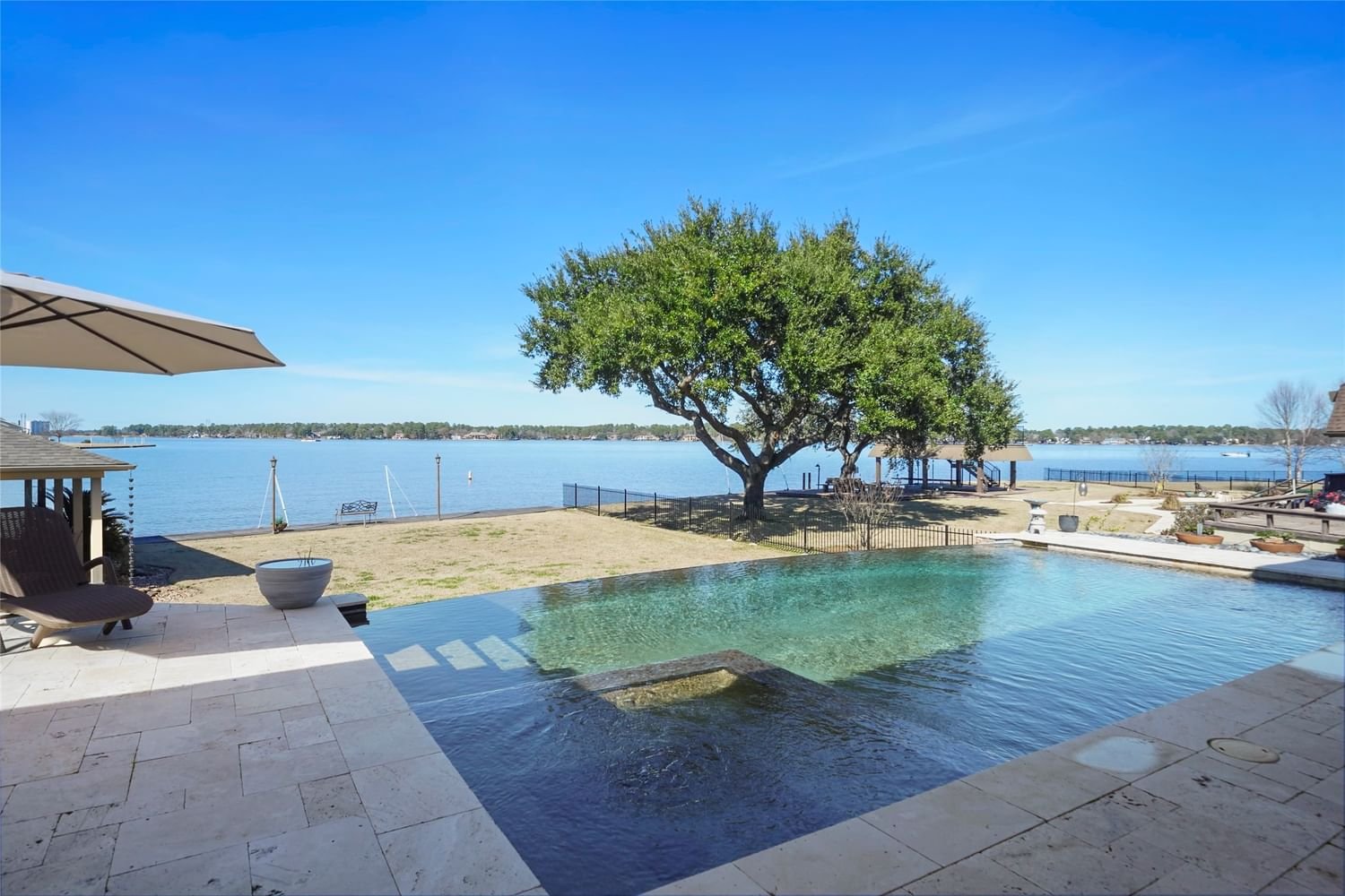 Real estate property located at 205 Dawns Edge, Montgomery, April Sound, Conroe, TX, US