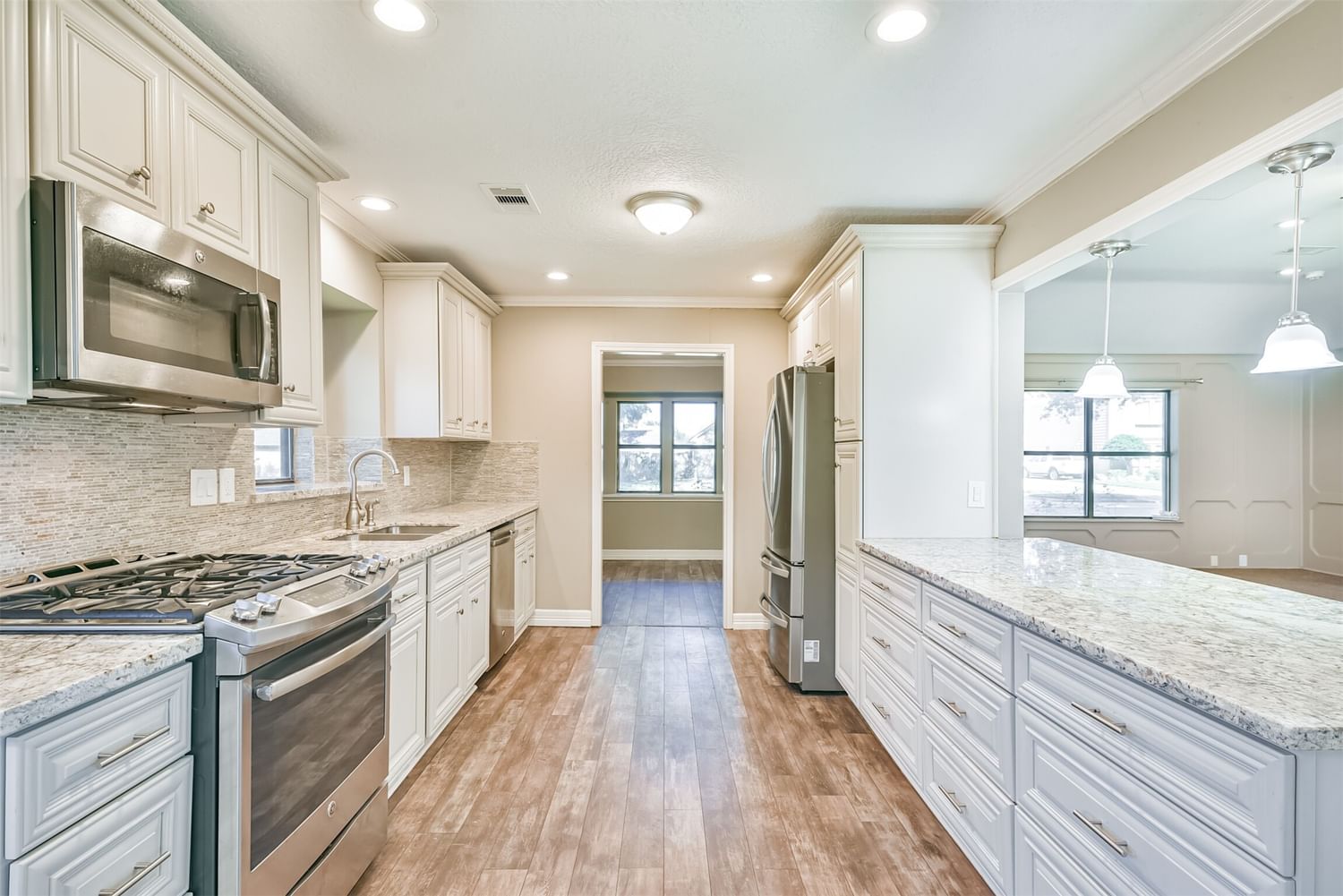 Real estate property located at 4703 Ironwood, Harris, Baytown, TX, US
