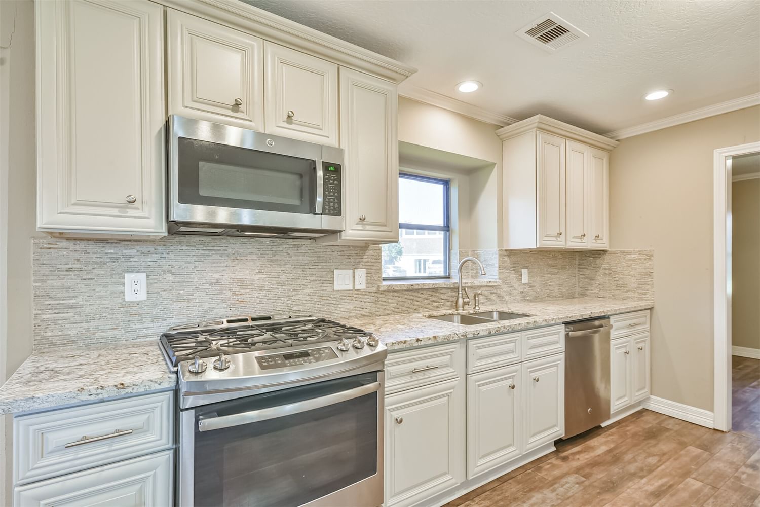 Real estate property located at 4703 Ironwood, Harris, Baytown, TX, US