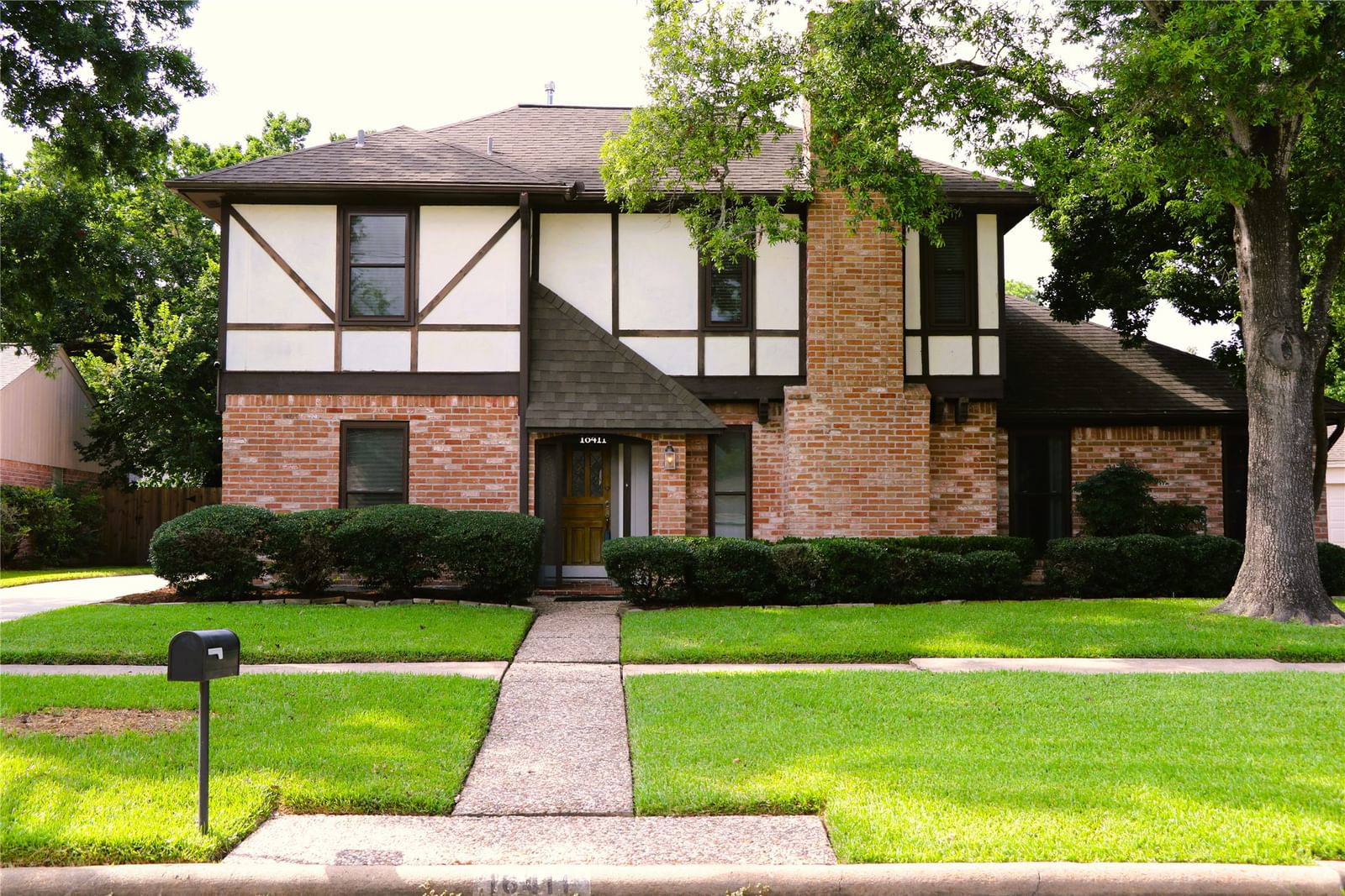 Real estate property located at 16411 Brookvilla Dr, Harris, Brook Forest, Houston, TX, US