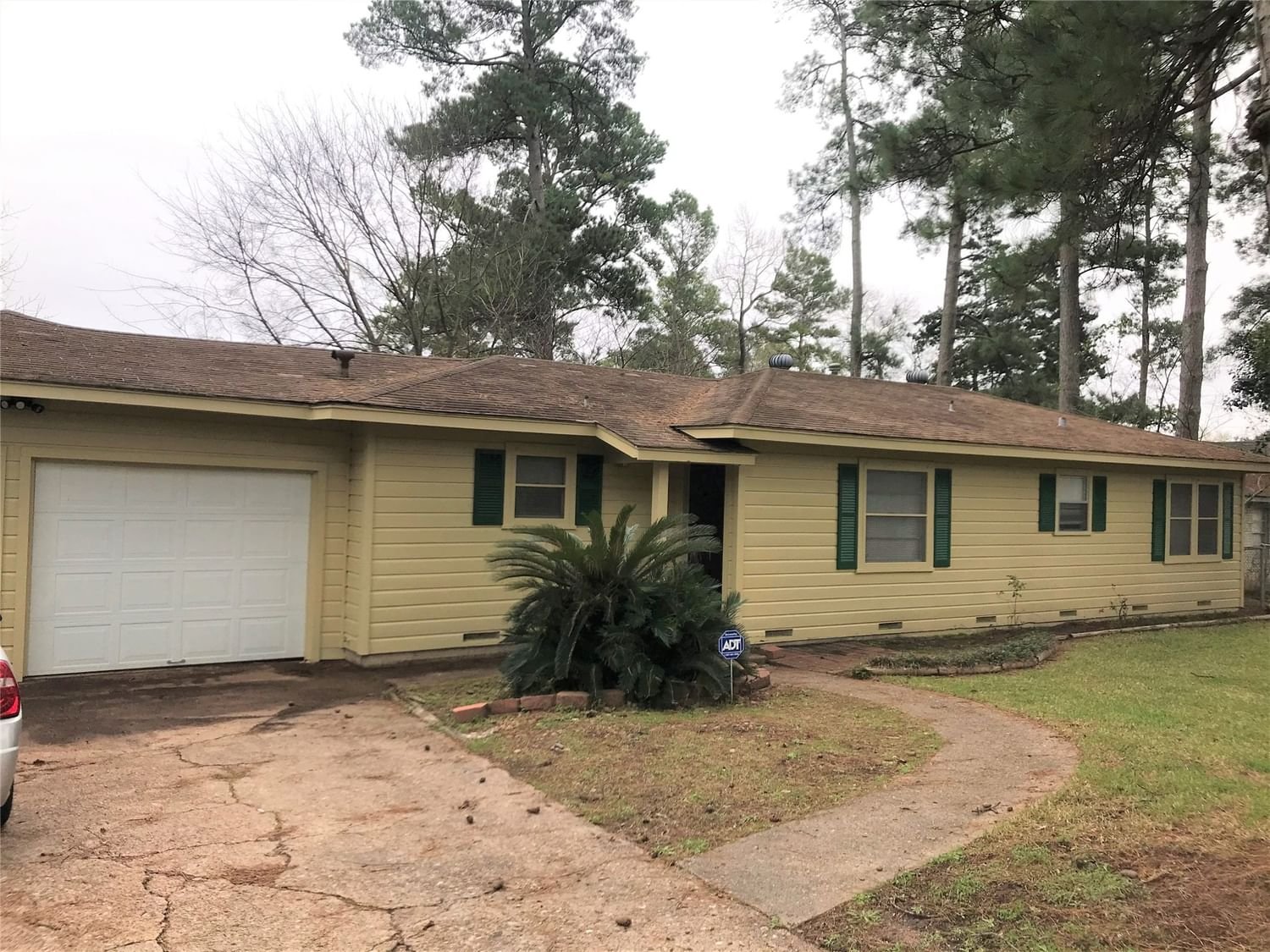 Real estate property located at 1015 Pear, Walker, White Add, Huntsville, TX, US