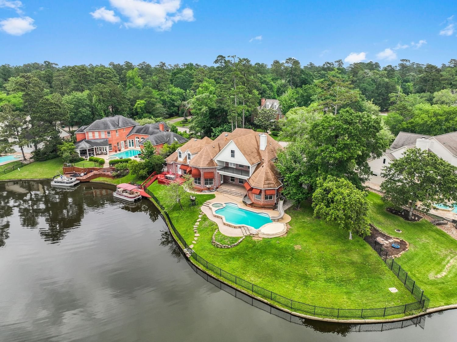 Real estate property located at 15 Shoreline Point, Montgomery, Wdlnds Village Panther Ck 26, The Woodlands, TX, US