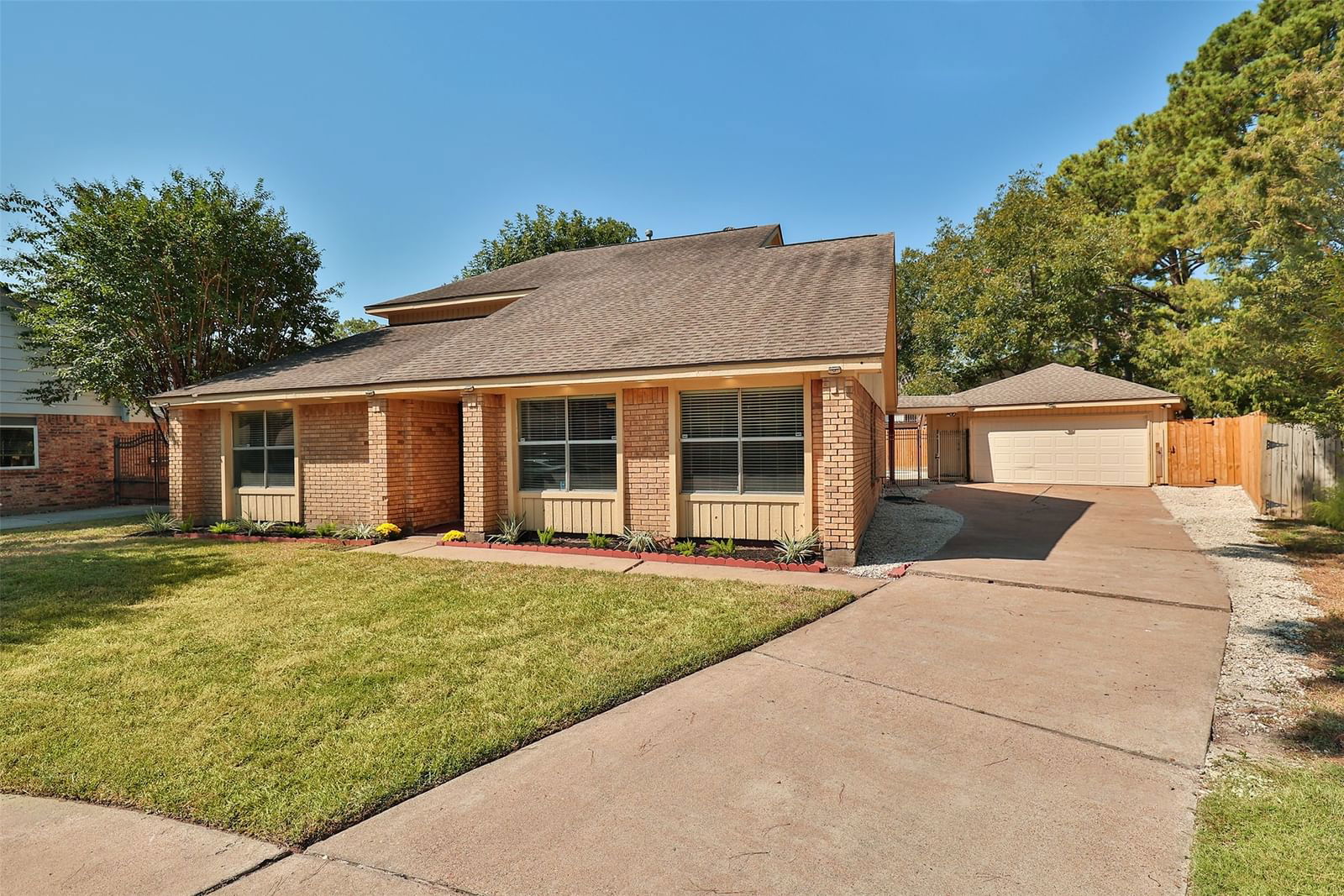 Real estate property located at 8215 Riverglade, Harris, Copperfield Middlegate Village Sec 1, Houston, TX, US