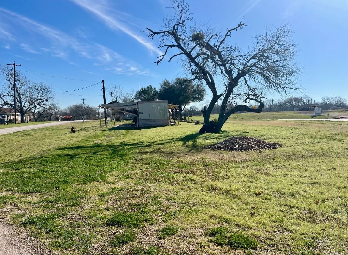 Real estate property located at 628 US Hwy 90 and 7th St, Fayette, no, Flatonia, TX, US