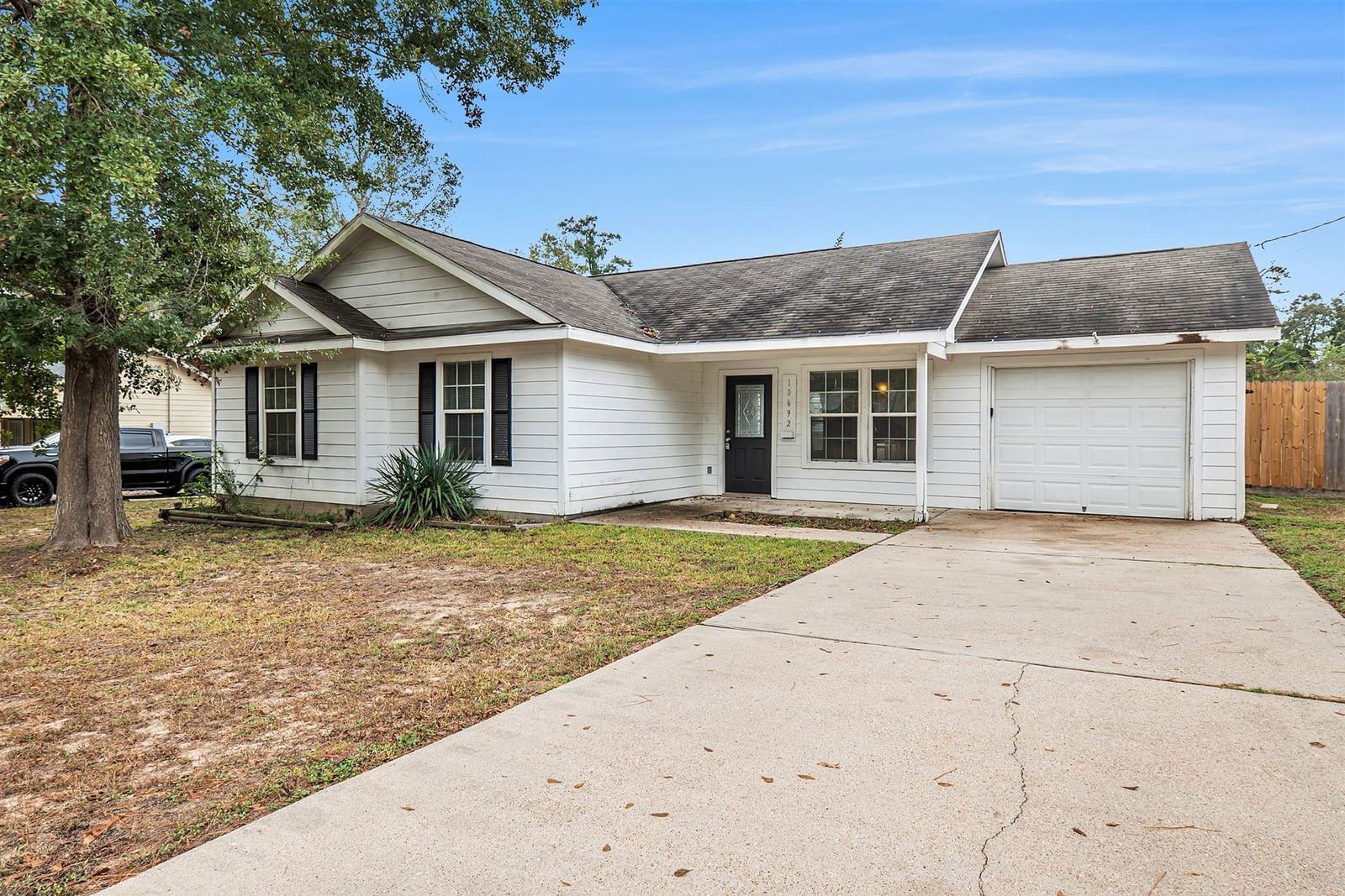 Real estate property located at 10692 Royal Tricia, Montgomery, Royal Forest 02, Conroe, TX, US