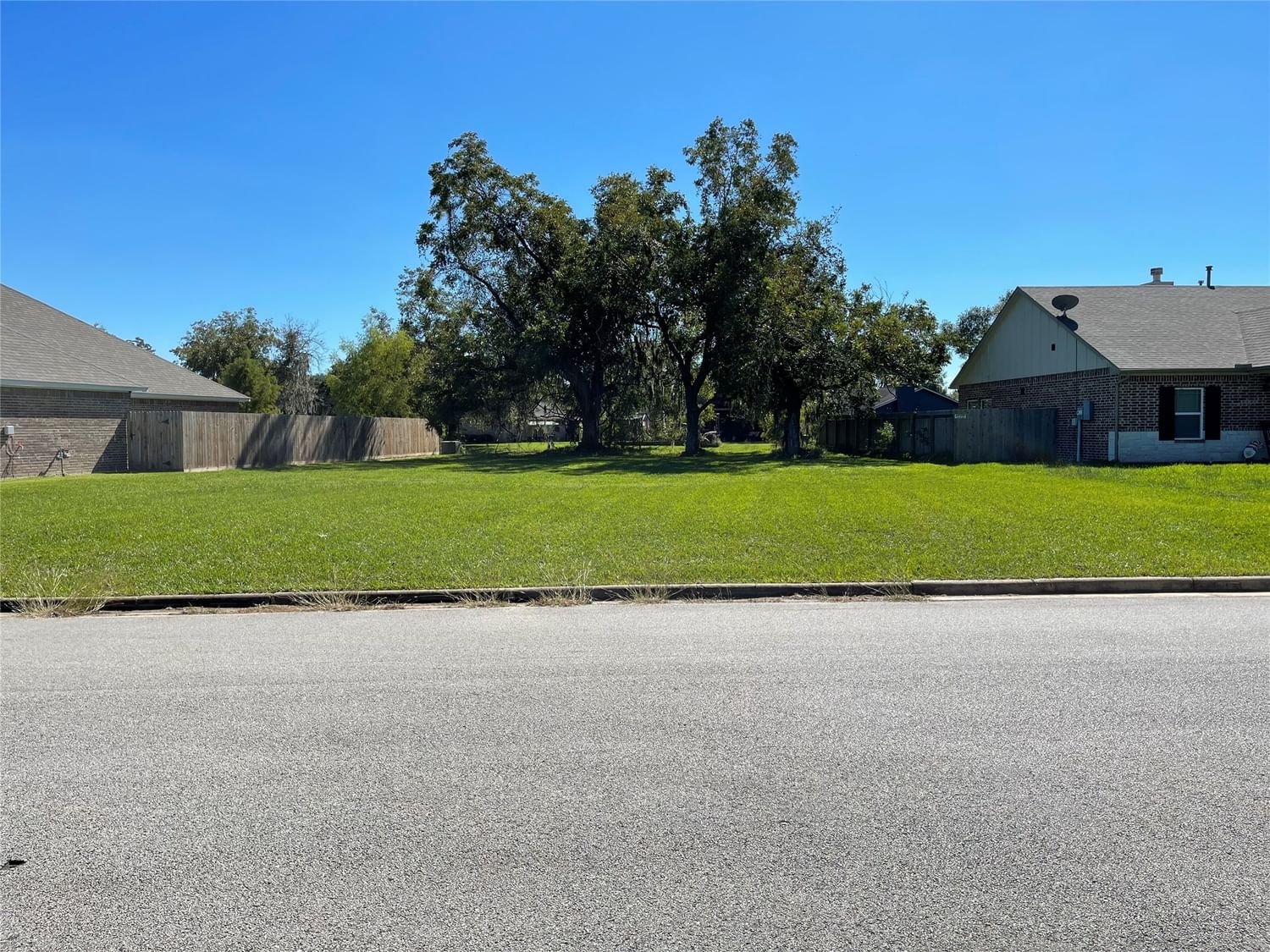 Real estate property located at 0 Crestview Dr, Brazoria, Columbia Lakes Sec 1-2-3-4-5, West Columbia, TX, US