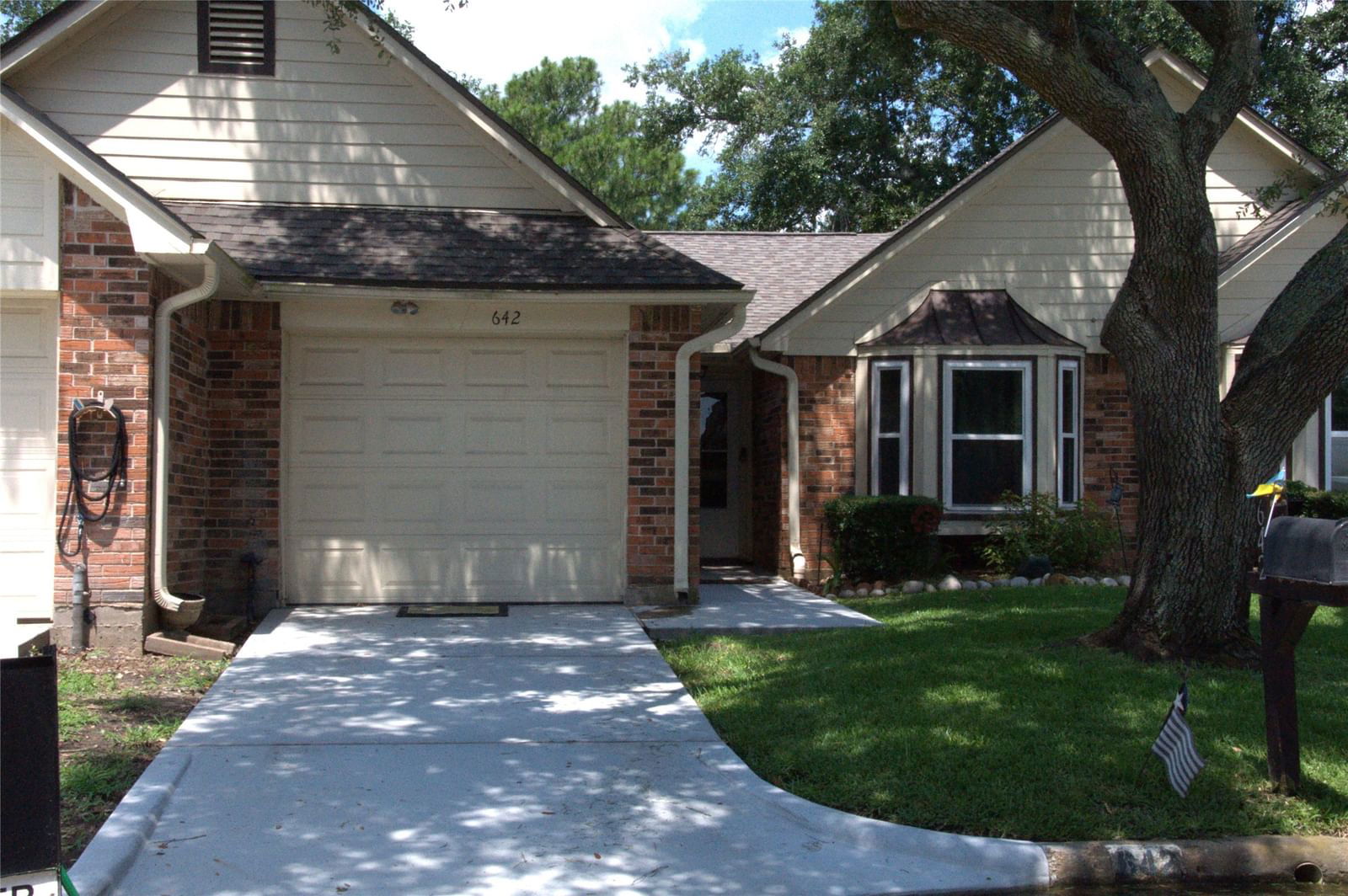 Real estate property located at 642 Country Grove, Brazoria, Country Grove Twnhms Sec 1, Pearland, TX, US