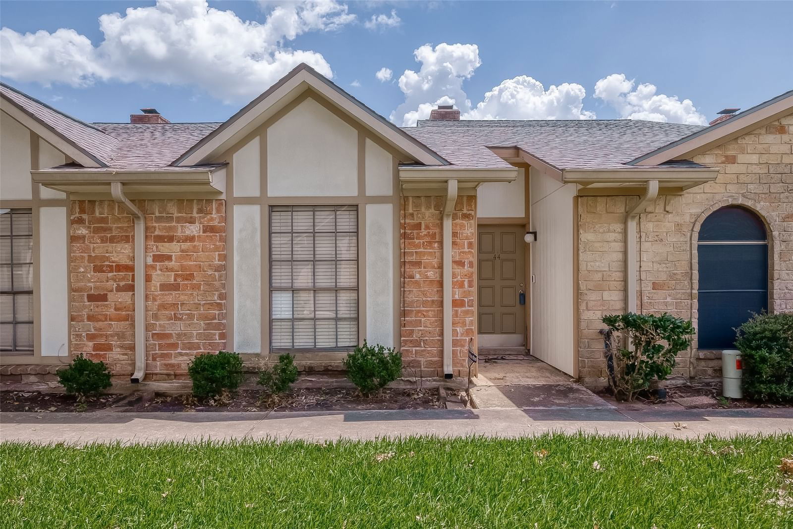 Real estate property located at 44 Pinehurst, Fort Bend, Quail Village Twnhs, Missouri City, TX, US