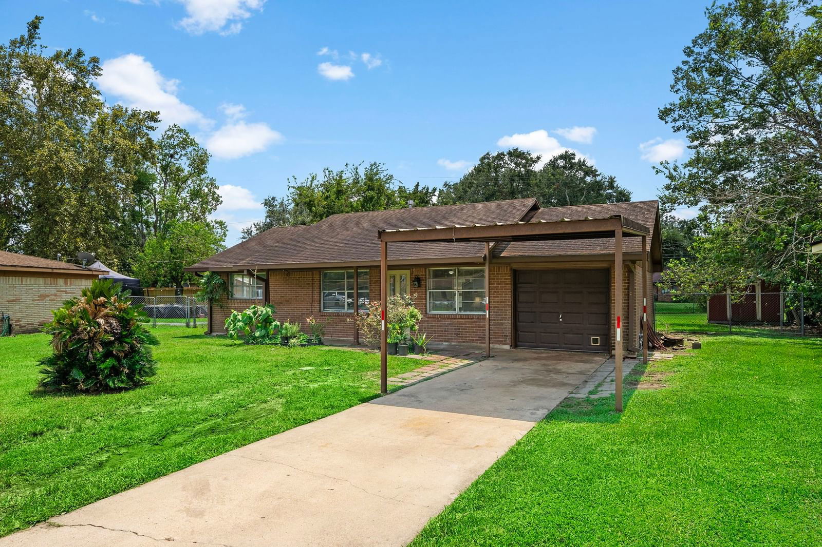 Real estate property located at 1311 College, Brazoria, College Park Alvin, Alvin, TX, US