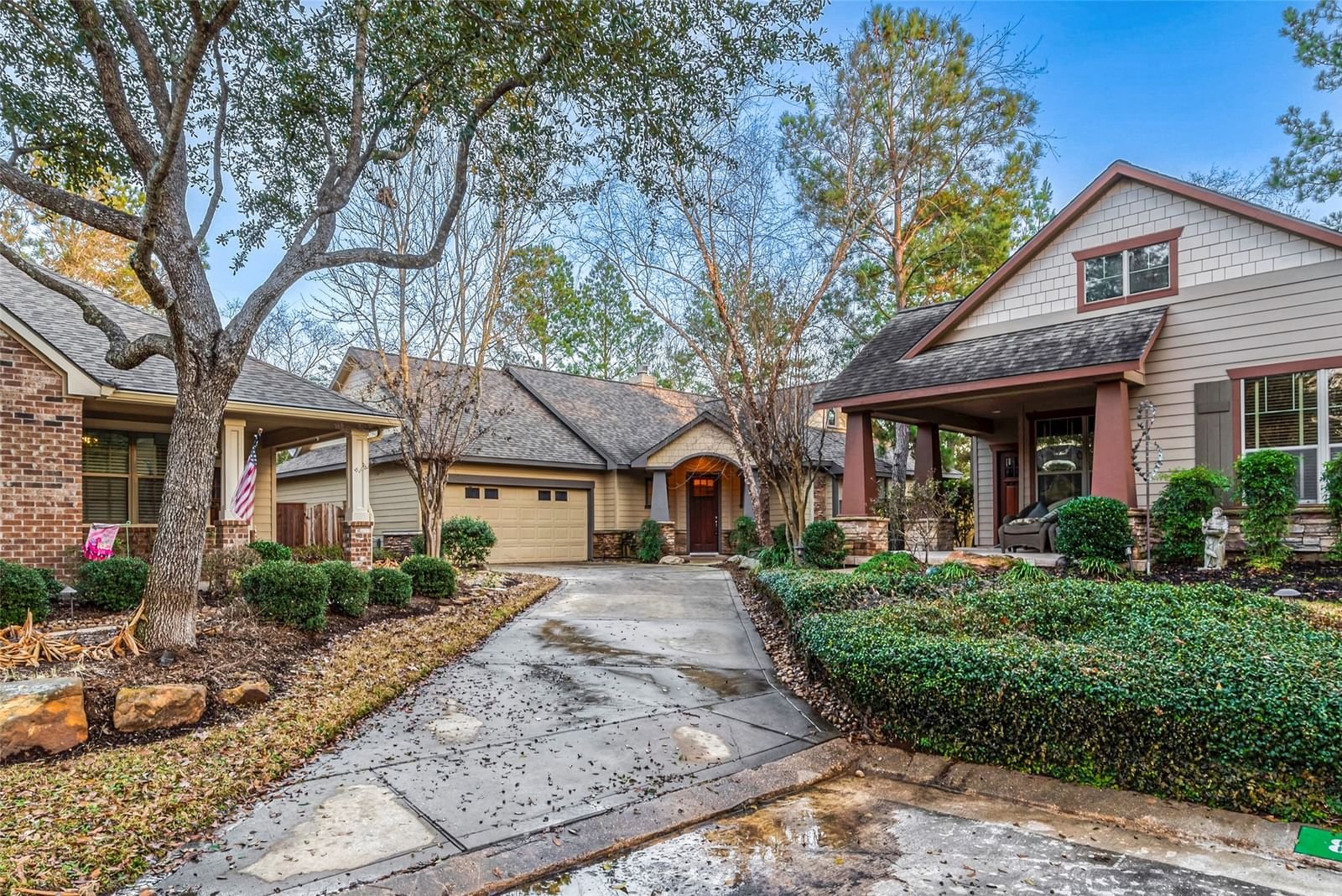 Real estate property located at 83 Douvaine, Montgomery, Wdlnds Ashbury Square Condomin, The Woodlands, TX, US