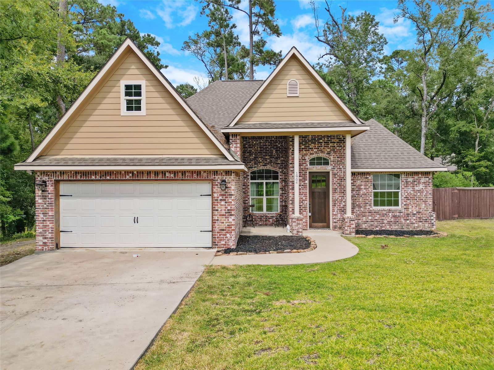 Real estate property located at 1904 Green Way, Walker, Elkins Lake - Sec 3a, Huntsville, TX, US