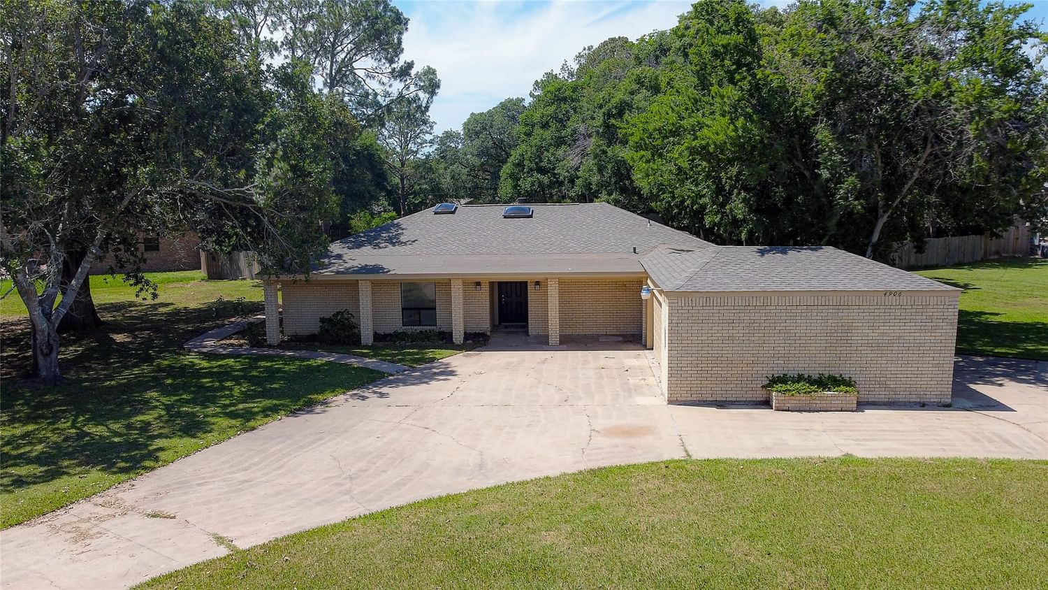 Real estate property located at 4906 Hickory, Matagorda, Country Estates Sec 1, Bay City, TX, US