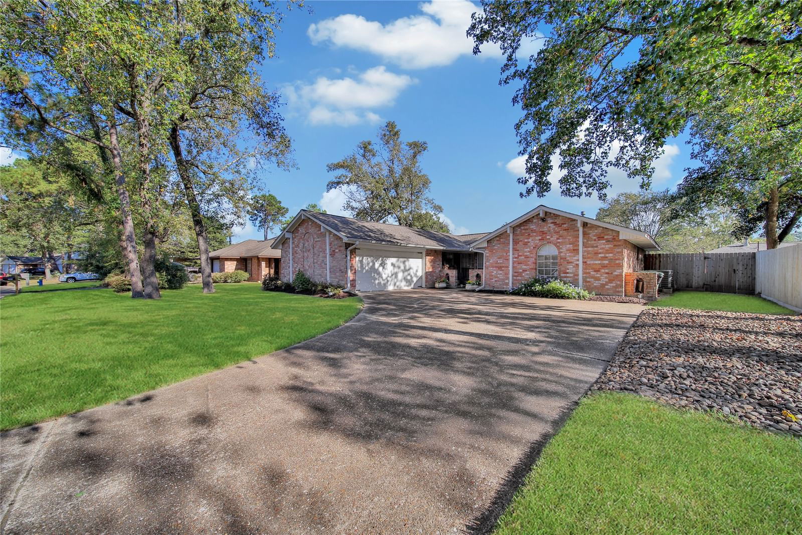 Real estate property located at 2407 Shadbury, Harris, Sherwood Trails Sec 01, Kingwood, TX, US