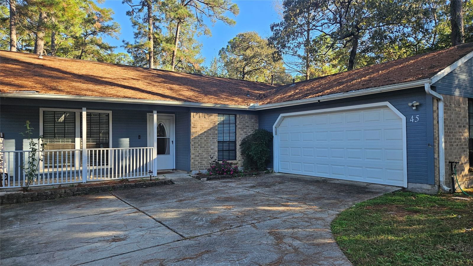 Real estate property located at 45 Morningwood, Montgomery, Woodlands Village Grogans Mill, The Woodlands, TX, US