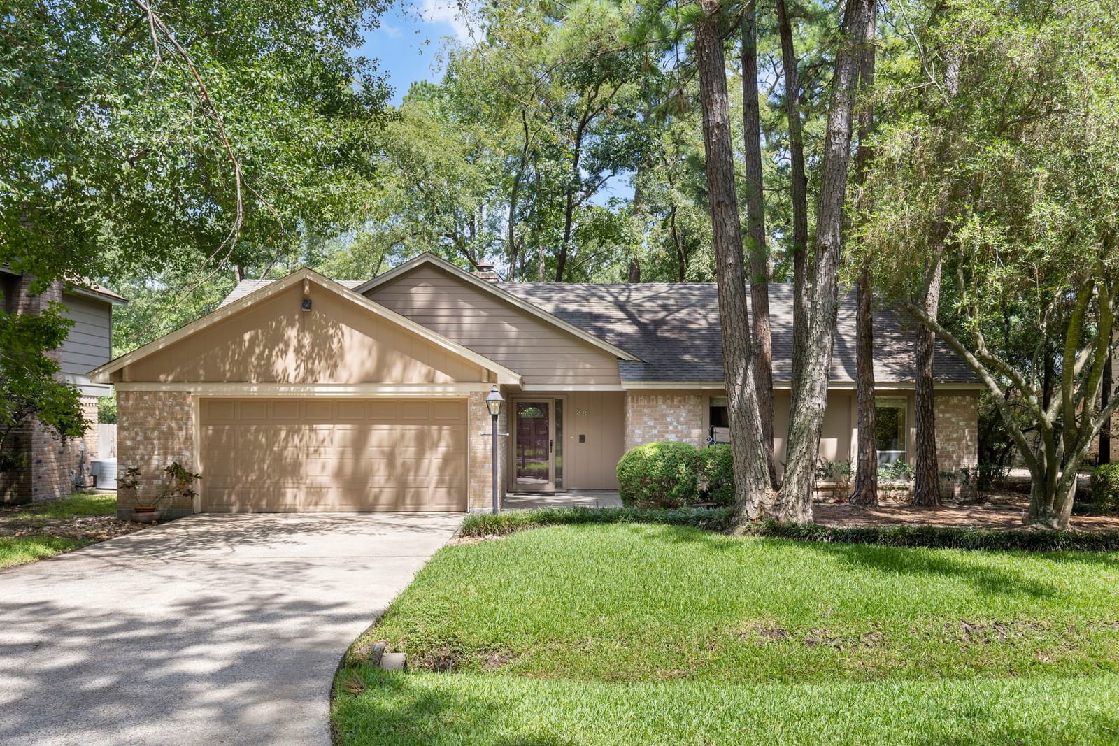 Real estate property located at 38 Brushwood, Montgomery, The Woodlands, The Woodlands, TX, US