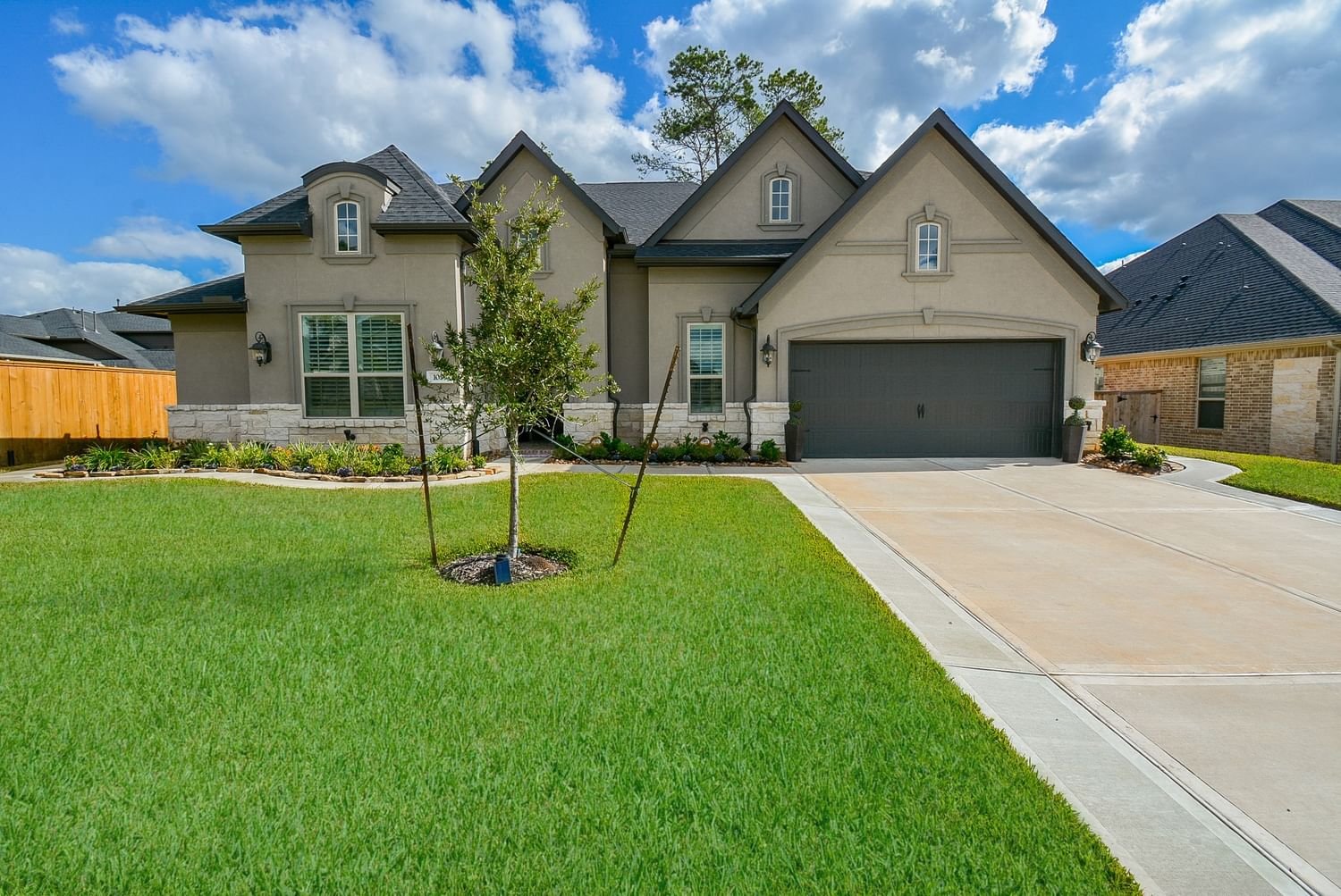Real estate property located at 1059 Lakemont Bend, Montgomery, Woodtrace 13, Pinehurst, TX, US
