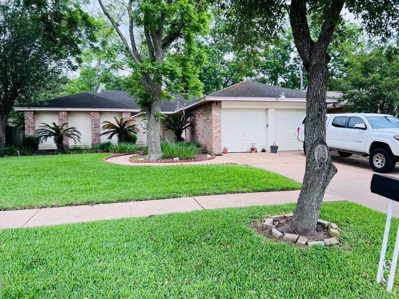 Real estate property located at 2806 Old Fort, Fort Bend, CHIMNEYSTONE SEC 1, Sugar Land, TX, US