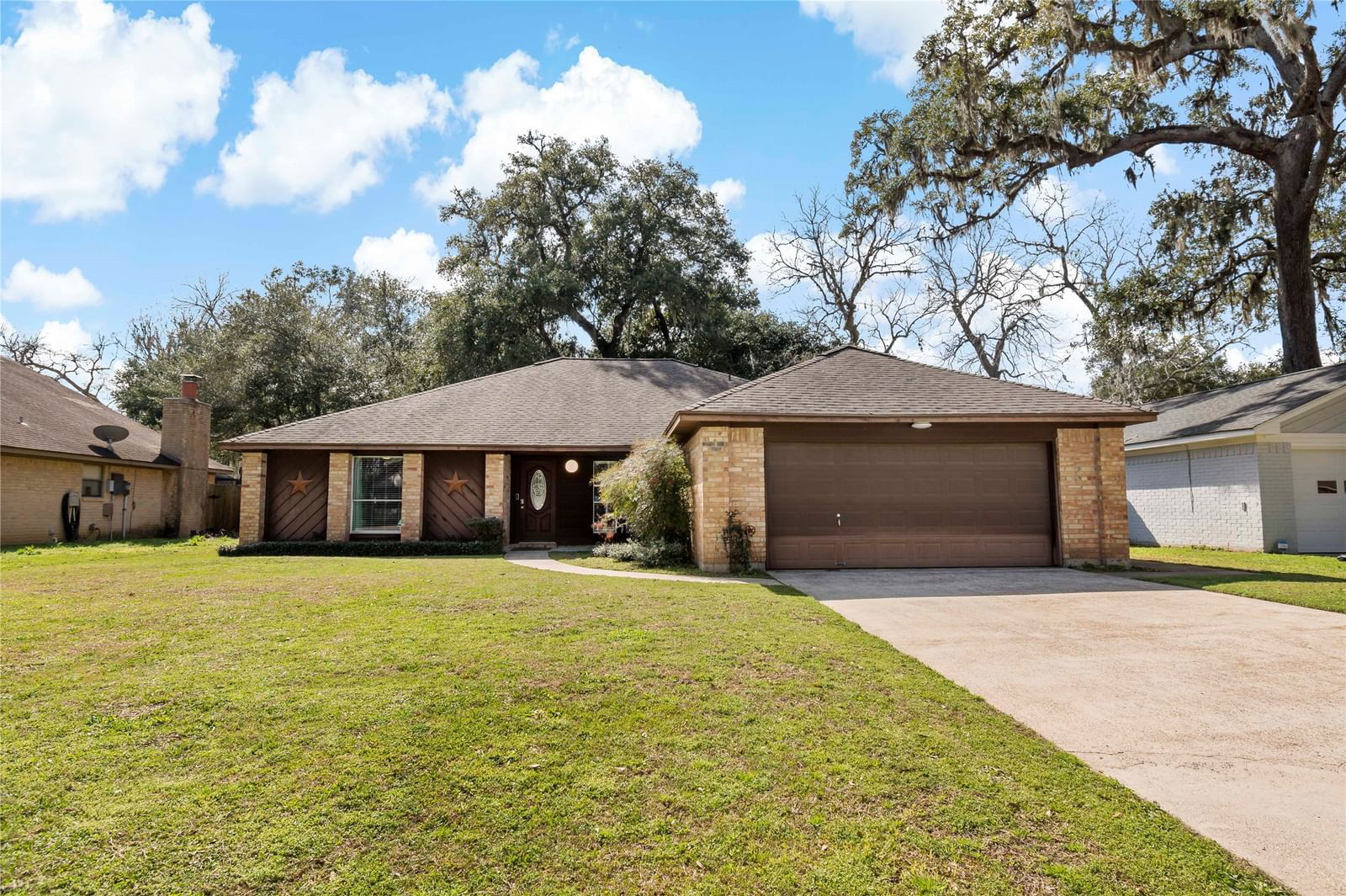 Real estate property located at 131 Spanish Moss, Brazoria, Tanglewood Lake Jackson, Lake Jackson, TX, US