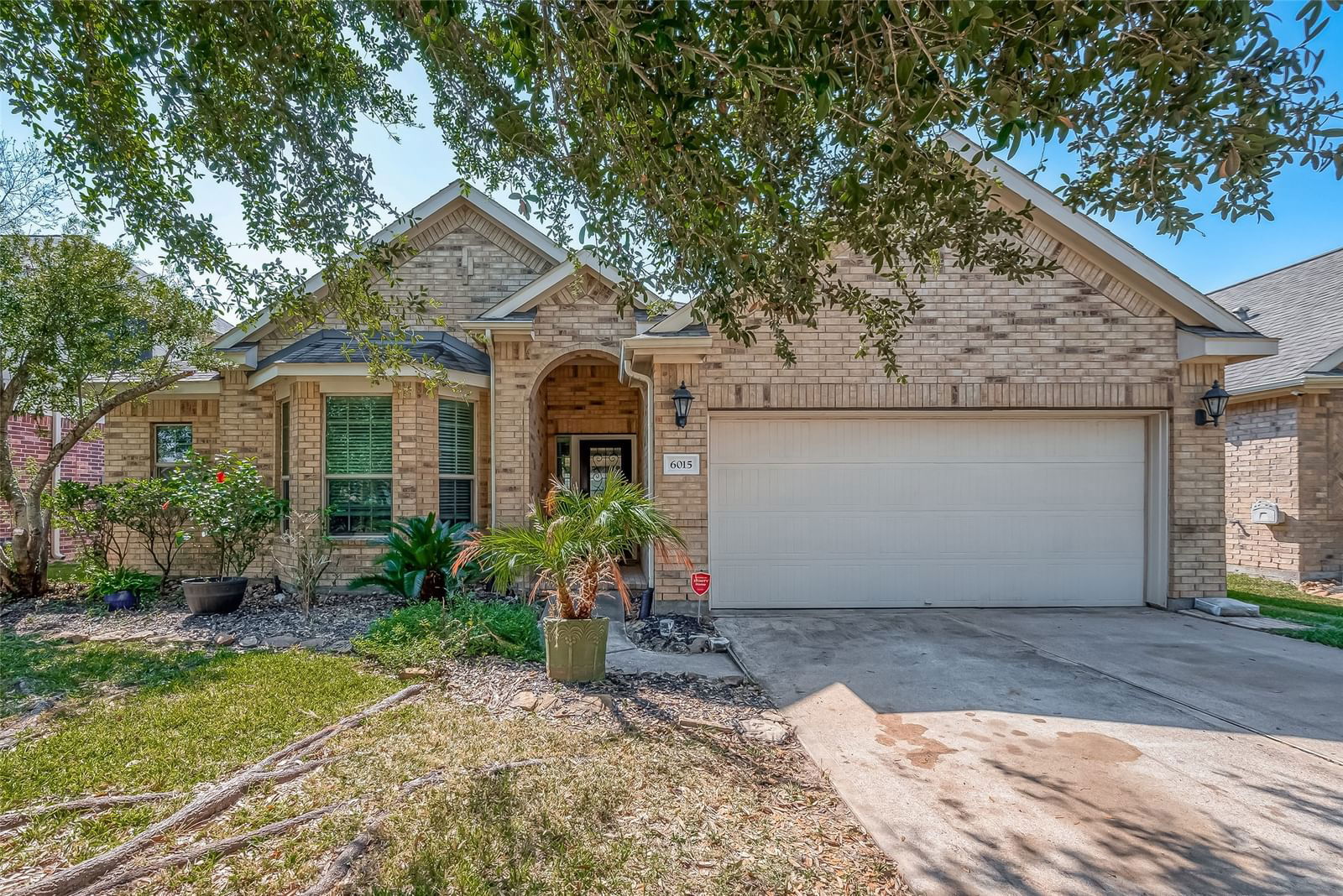 Real estate property located at 6015 Carnaby, Fort Bend, Kingdom Heights, Rosenberg, TX, US